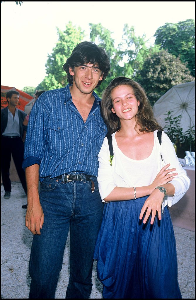 Patrick Bruel et Charlotte Valandrey lors d'un cocktail, "Espace Cardin", en 1986. | Photo : Getty Images