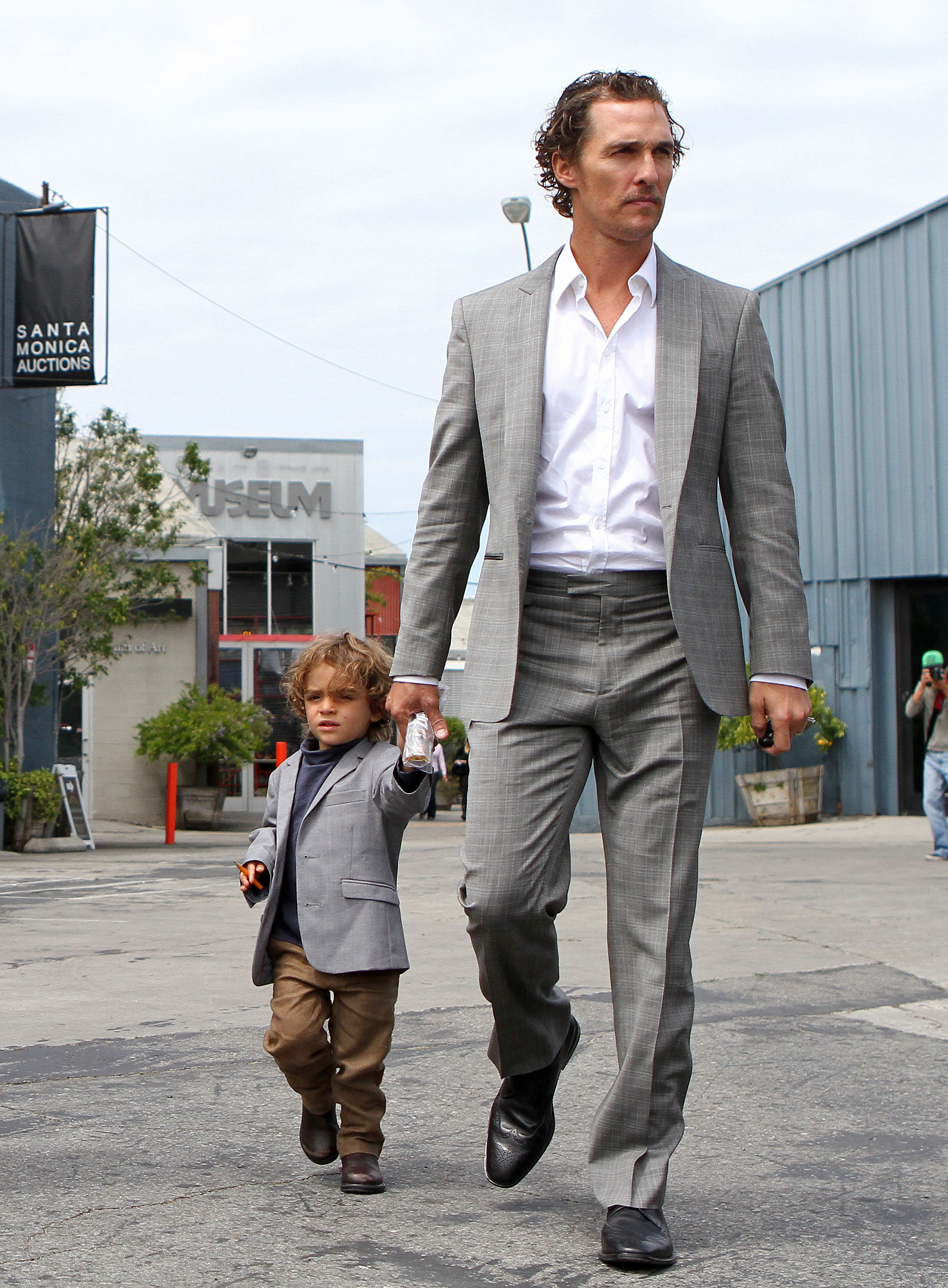 Matthew McConaughey et Levi McConaughey à Santa Monica le 5 juin 2011. | Source : Getty Images