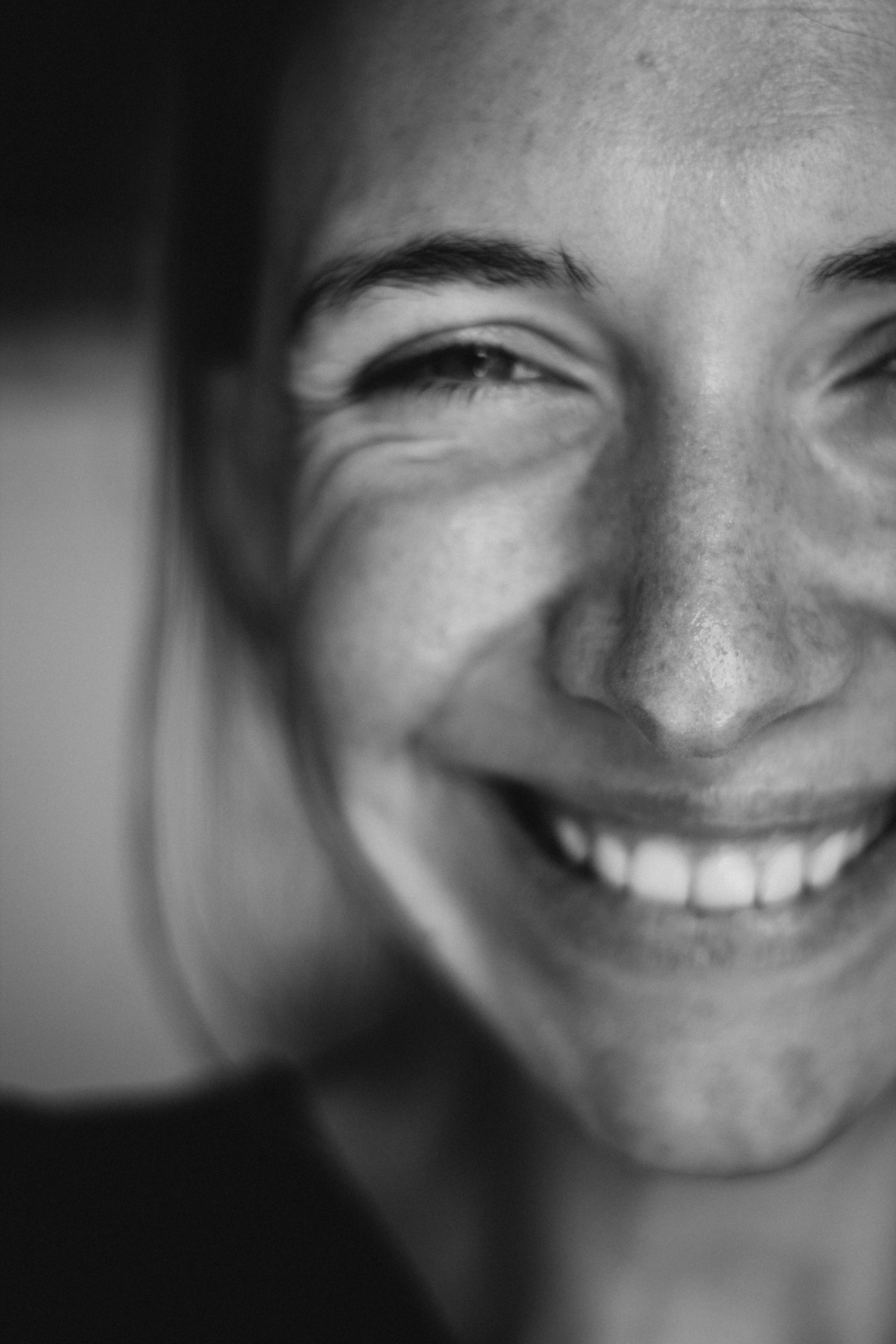 Une femme qui sourit | Source : Unplash