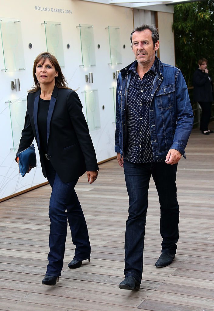 Jean-Luc Reichmann et son épouse Nathalie Reichmann assistent à la huitième journée de Roland-Garros 2014, le 1er juin 2014, au stade de Paris. | Photo : Getty Images.