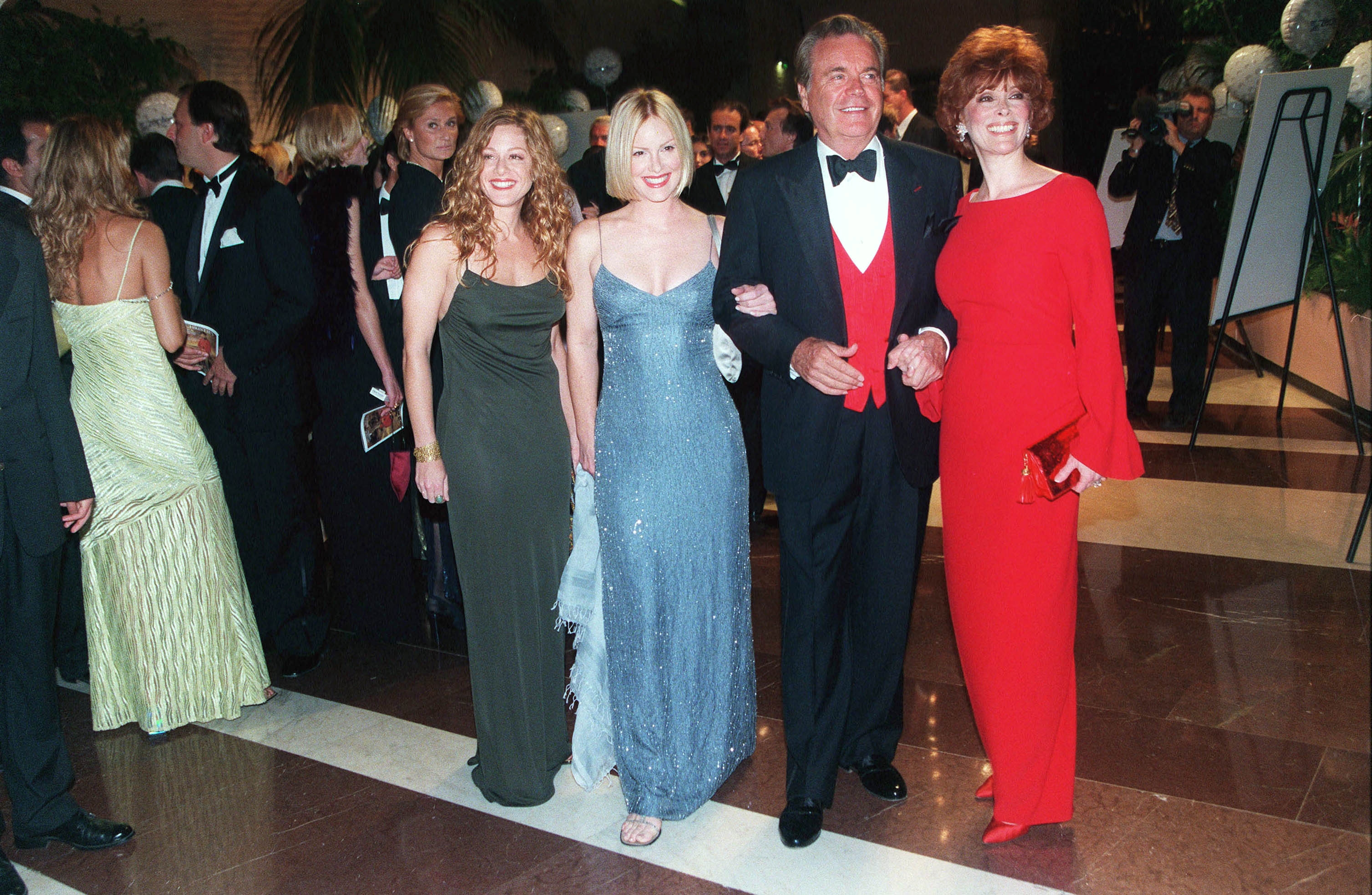 Robert Wagner, Jill St. John, et leurs filles à Monte Carlo, Monaco le 11 septembre 1999 | Source : Getty Images