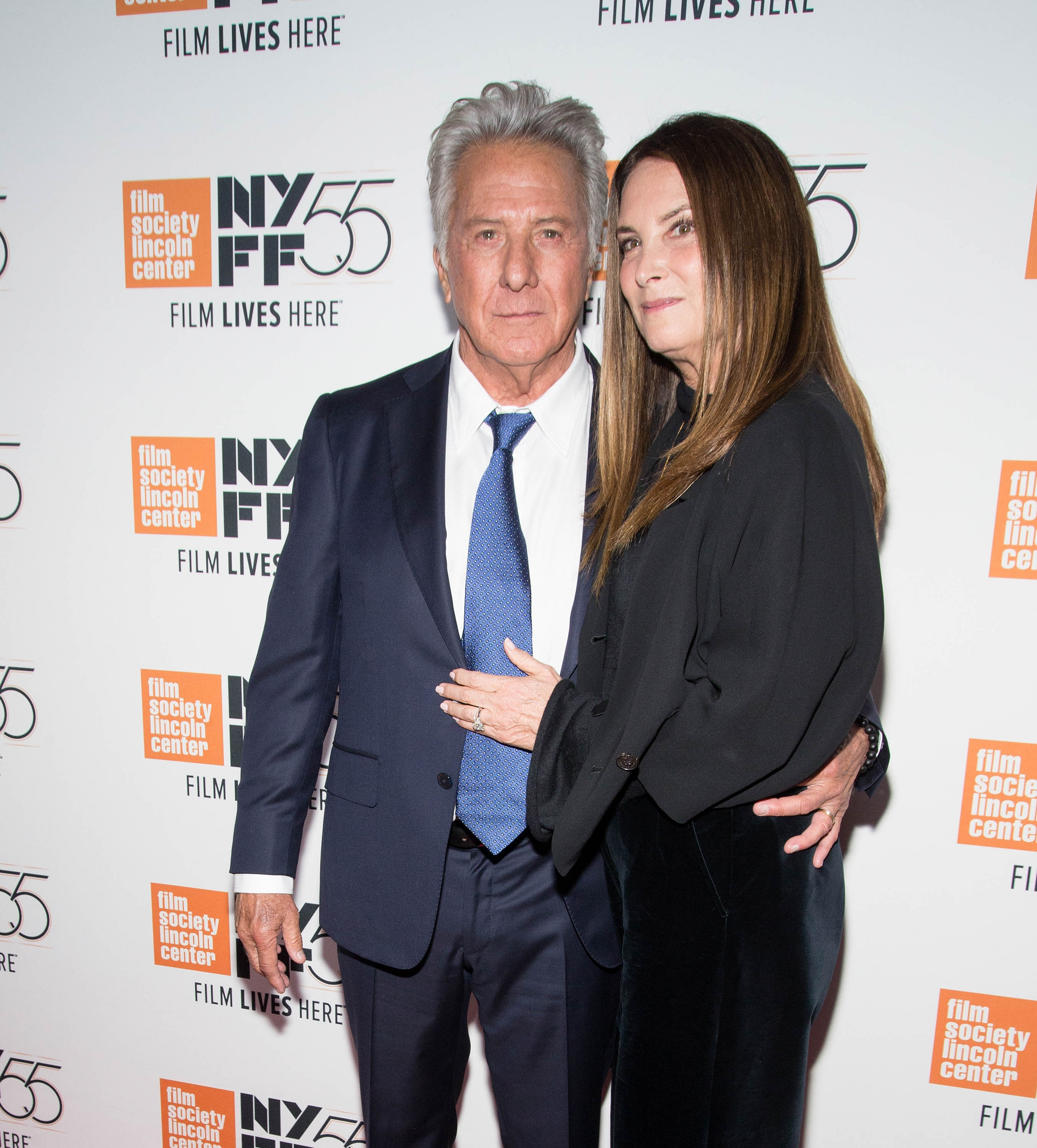 Dustin Hoffman et Lisa Hoffman lors de la projection de "Meyerowitz Stories" dans le cadre du 55e festival du film de New York, le 1er octobre 2017. | Source : Getty Images