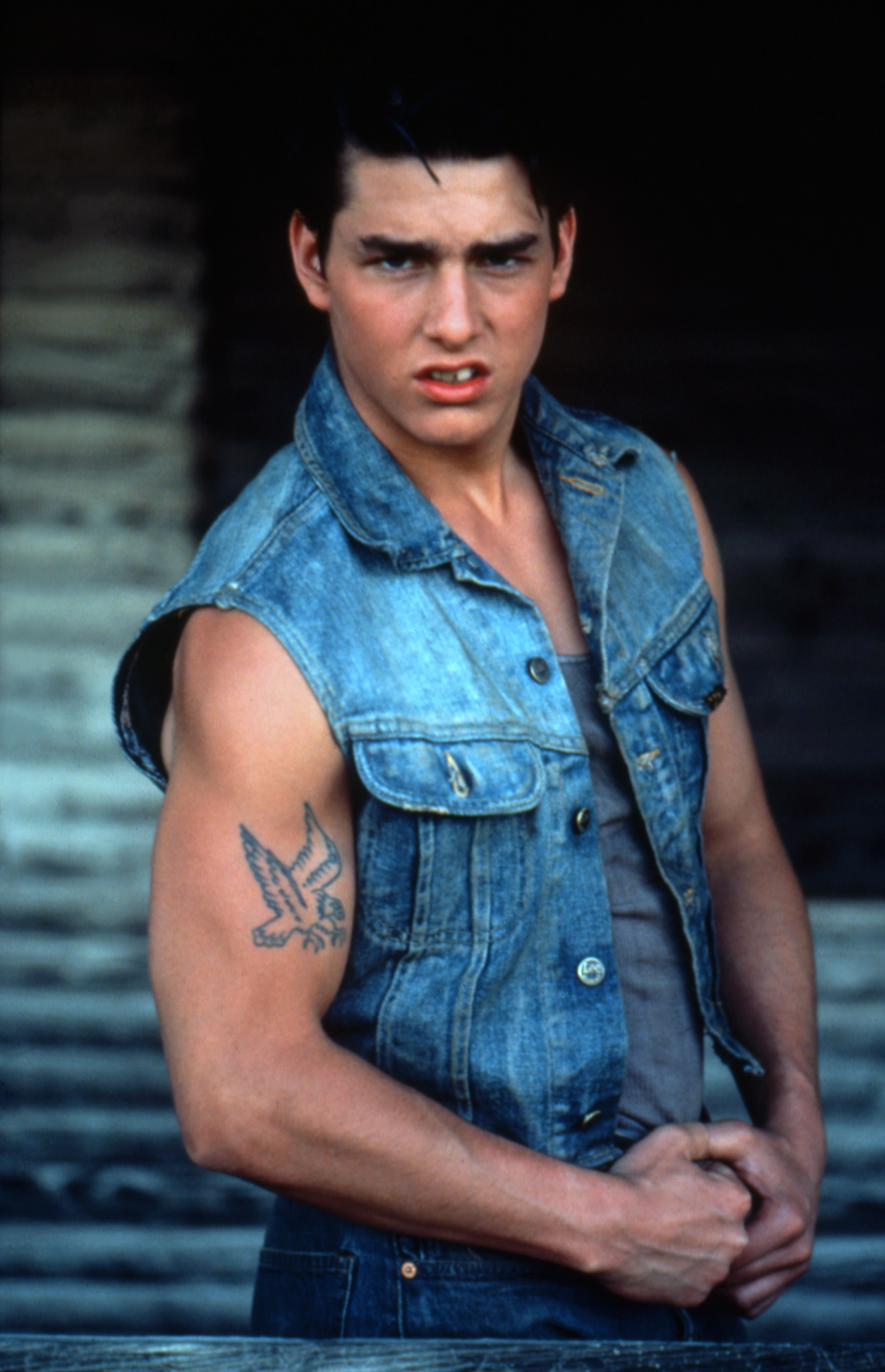 Tom Cruise sur le plateau de tournage de "The Outsiders" le 1er janvier 1983. | Source : Getty Images