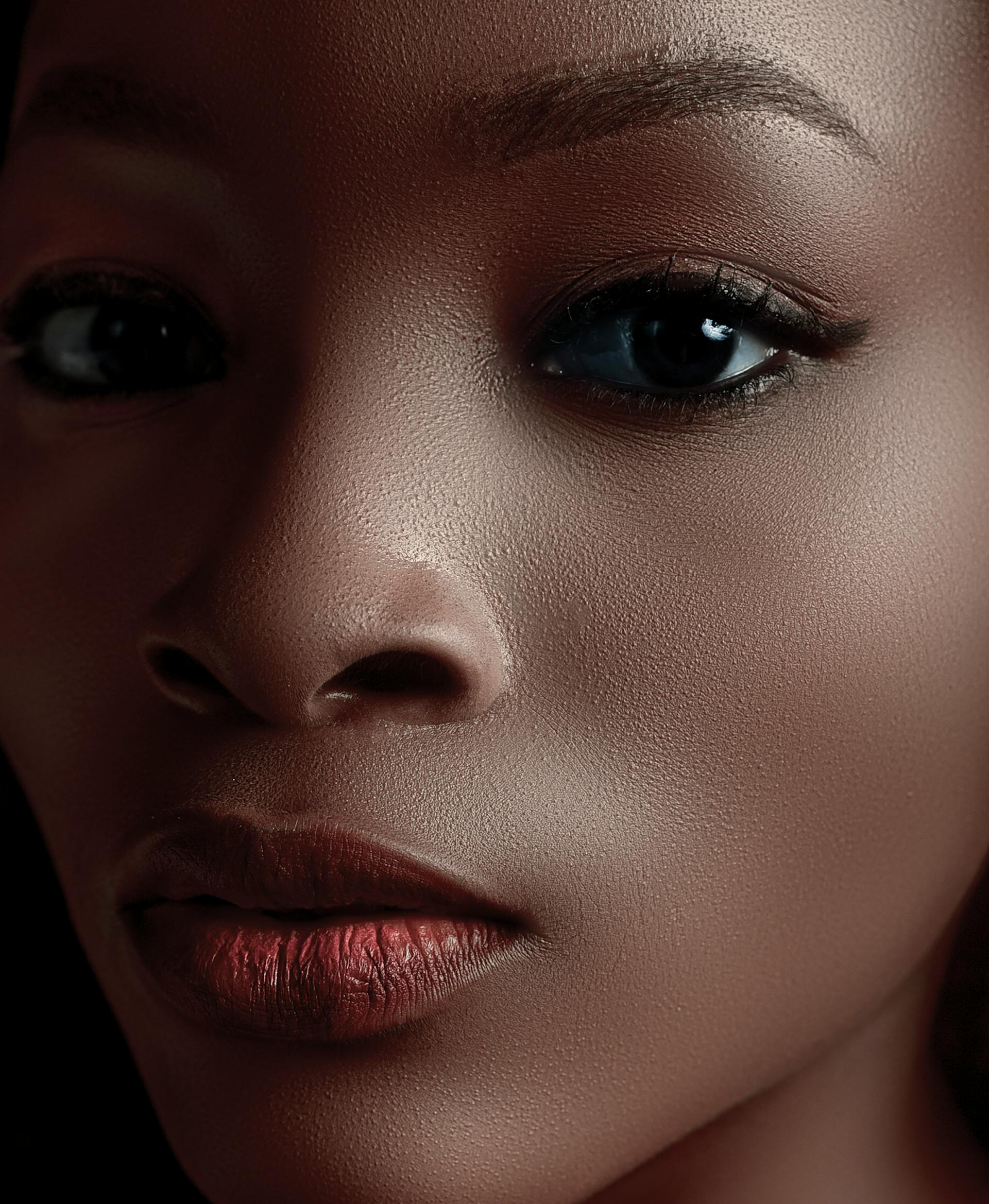 Une femme tendue et réfléchie | Source : Pexels