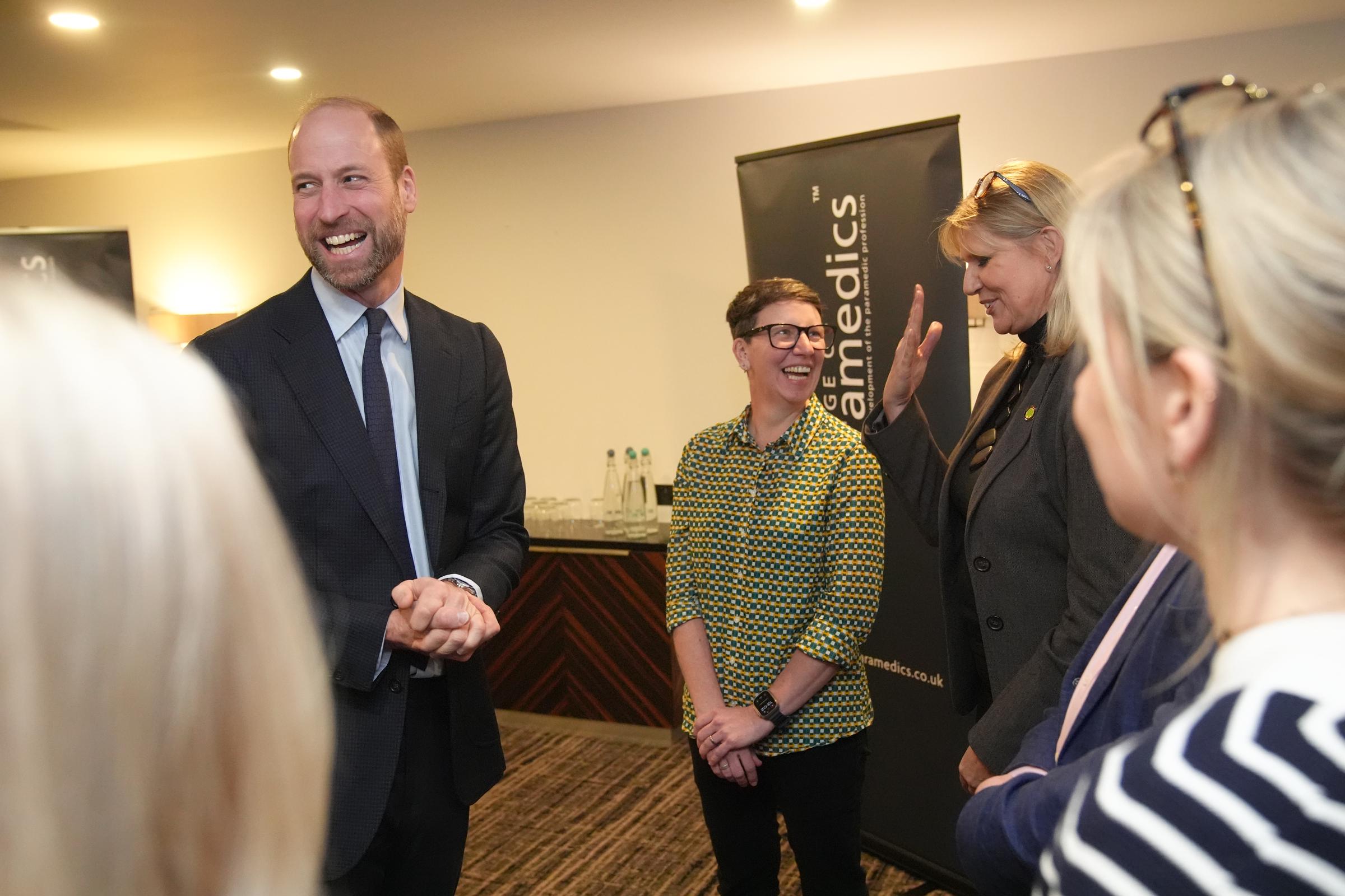 Le prince de Galles est photographié en train de parler aux participants le 15 janvier 2025, à Birmingham, en Angleterre | Source : Getty Images