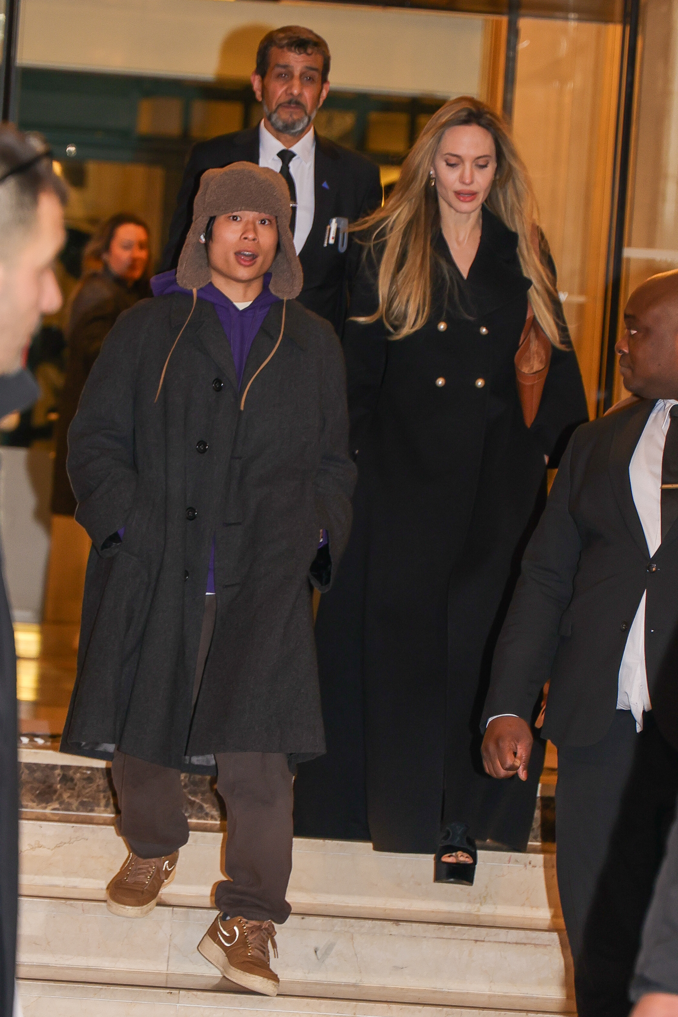 Pax Jolie-Pitt et Angelina Jolie photographiés le 10 décembre 2024, à Paris, en France. | Source : Getty Images