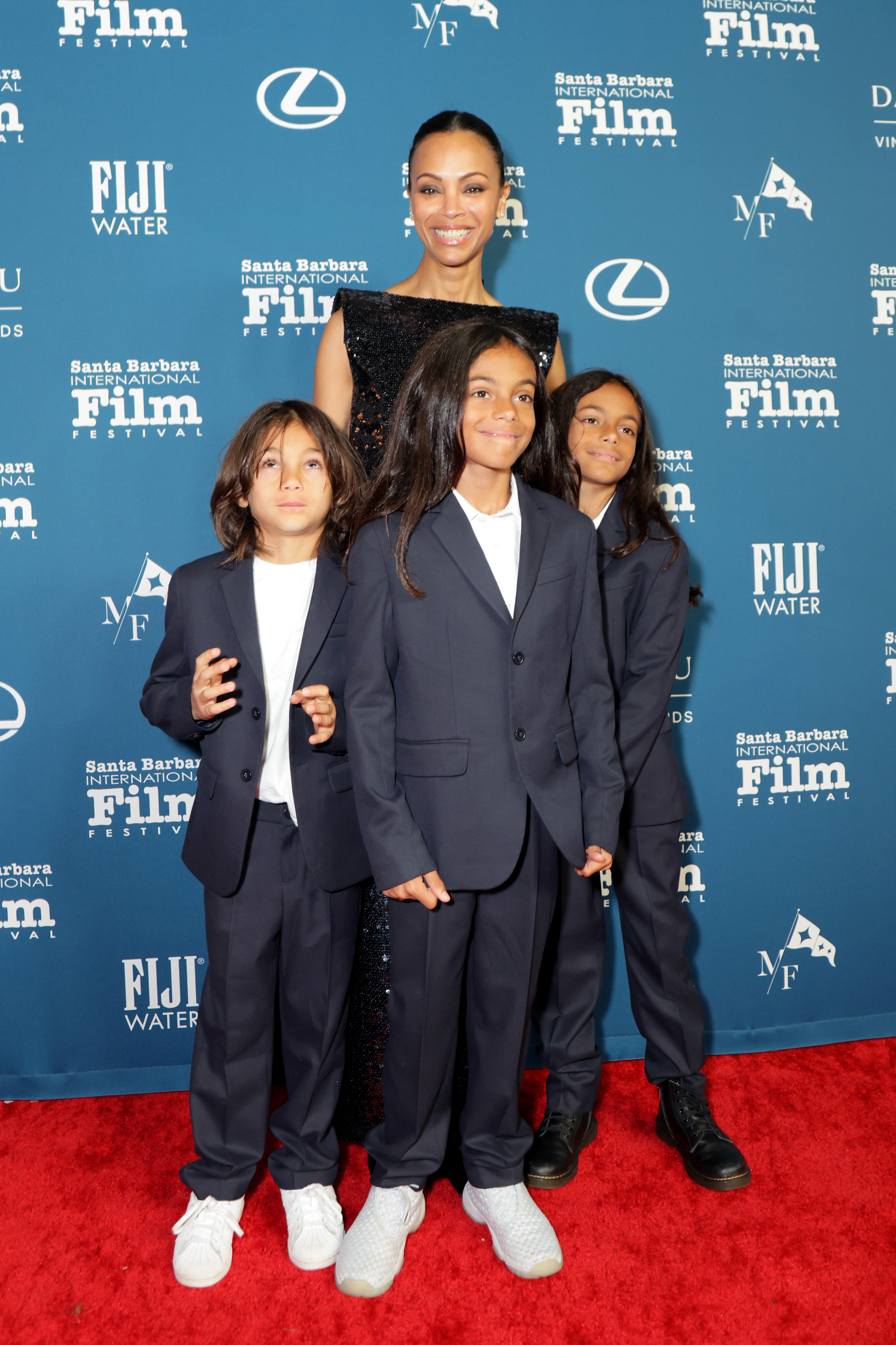 Zoe Saldaña et ses enfants Zen, Cy et Bowie assistent à la cérémonie de remise des prix de l'American Riviera, le 12 février 2025, à Santa Barbara, en Californie | Source : Getty Images