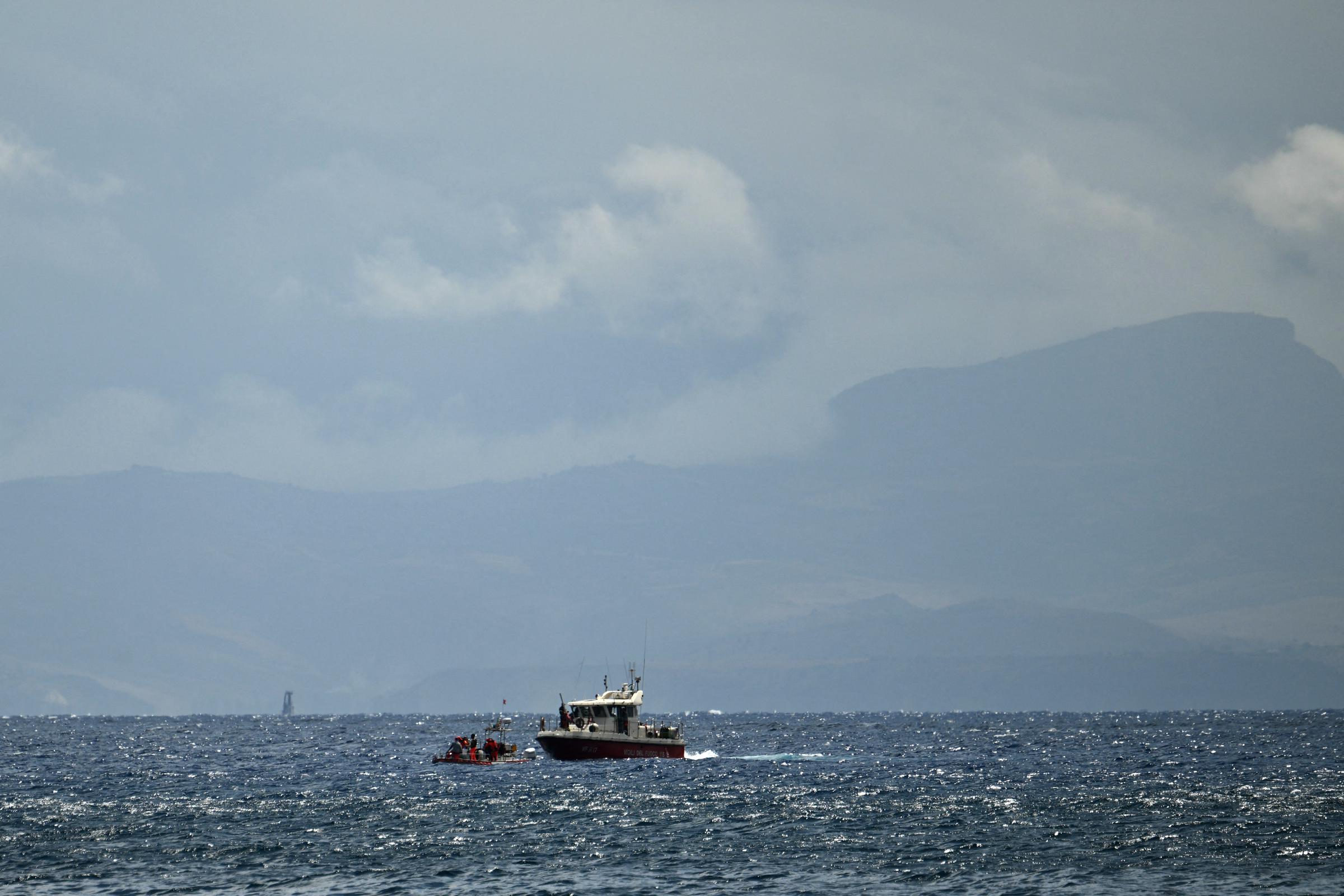 Des bateaux de sauvetage vus au large de la côte de Porticello près de Palerme le 20 août 2024 | Source : Getty Images