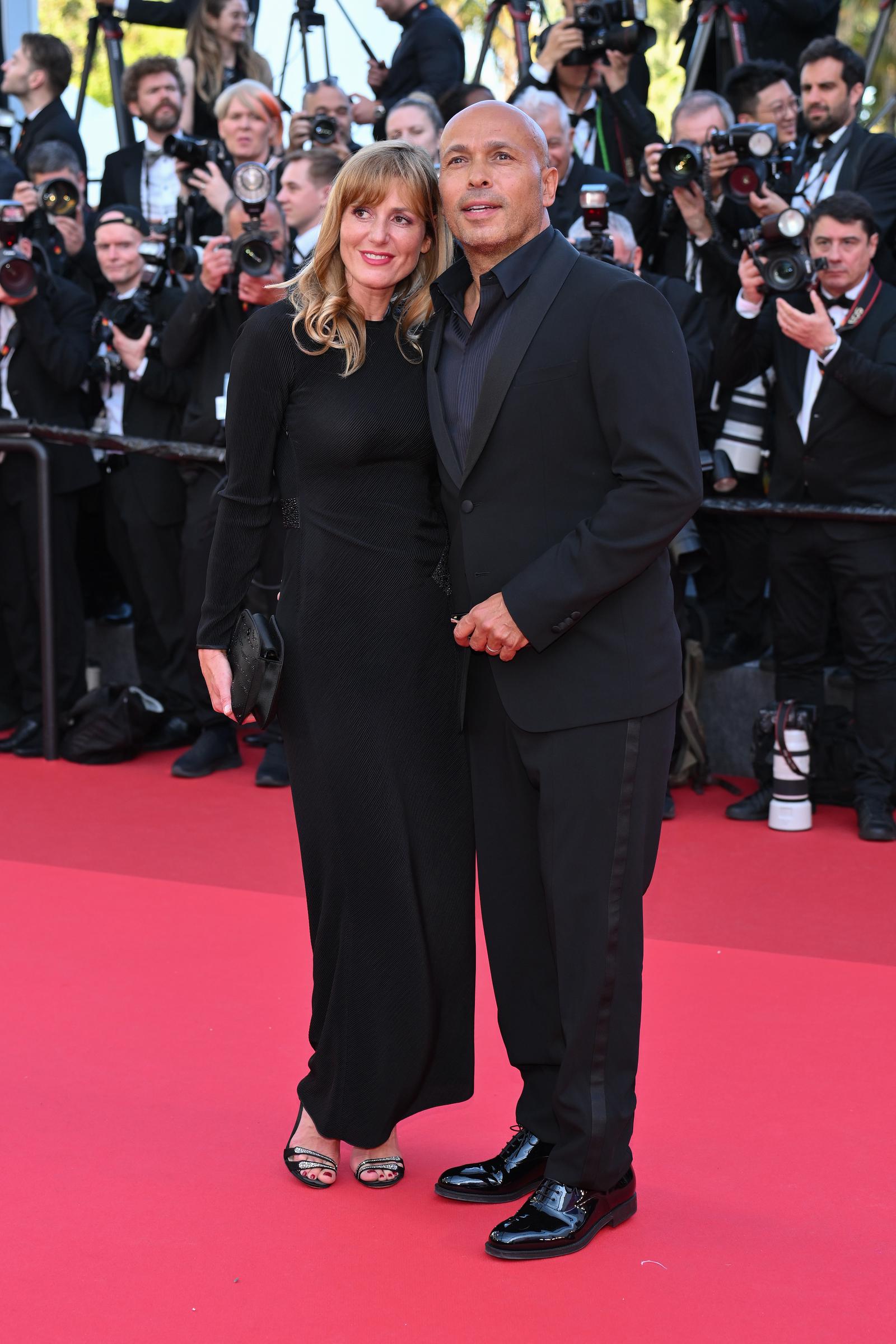 Éric Judor et une invitée assistent à la cérémonie de remise des prix du film "Mission Impossible - The Final Reckoning" lors du 78e Festival de Cannes au Palais des Festivals, le 14 mai 2025 à Cannes, en France I Source : Getty Images