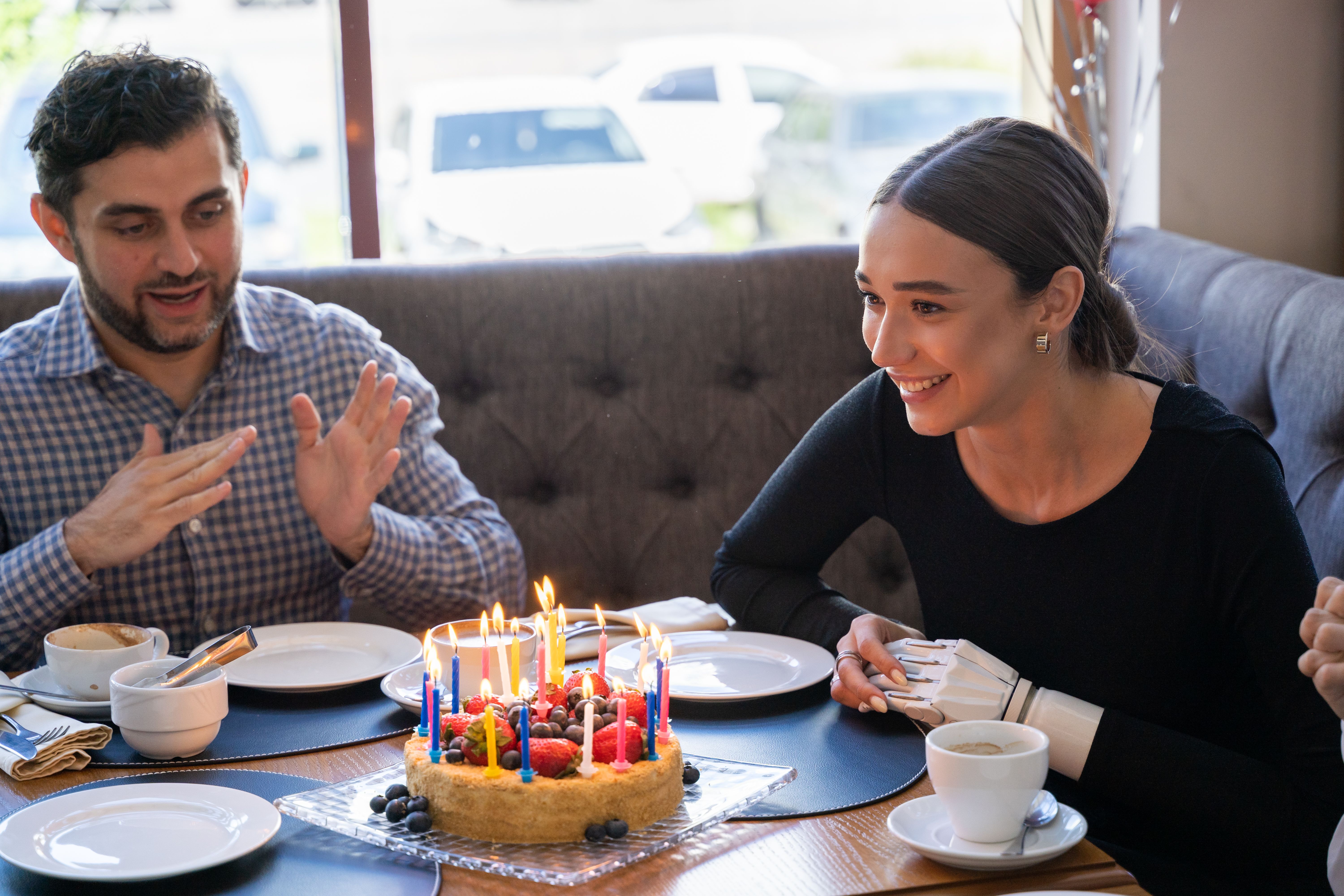 Une joyeuse fête d'anniversaire à l'intérieur | Source : Pexels
