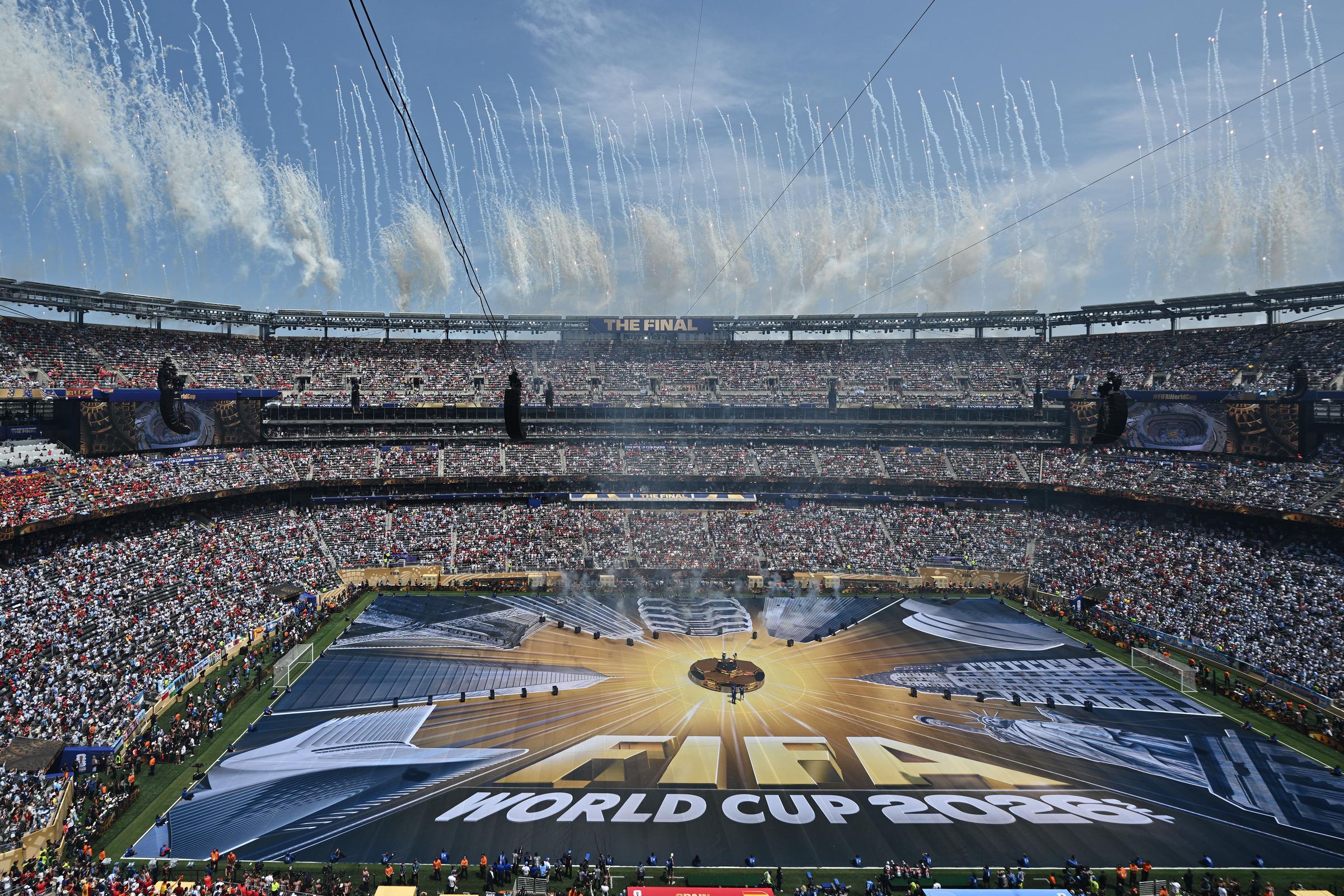 La finale de la Coupe du monde de la FIFA 2026 a réuni l'Argentine et l'Espagne au New York-New Jersey Stadium pour un match décisif, dans une ambiance de fête sans précédent avec plein de célébrités. La cérémonie super élaborée a donné lieu à plusieurs moments improvisés qui ont vite éclipsé le programme prévu. | Source : Getty Images