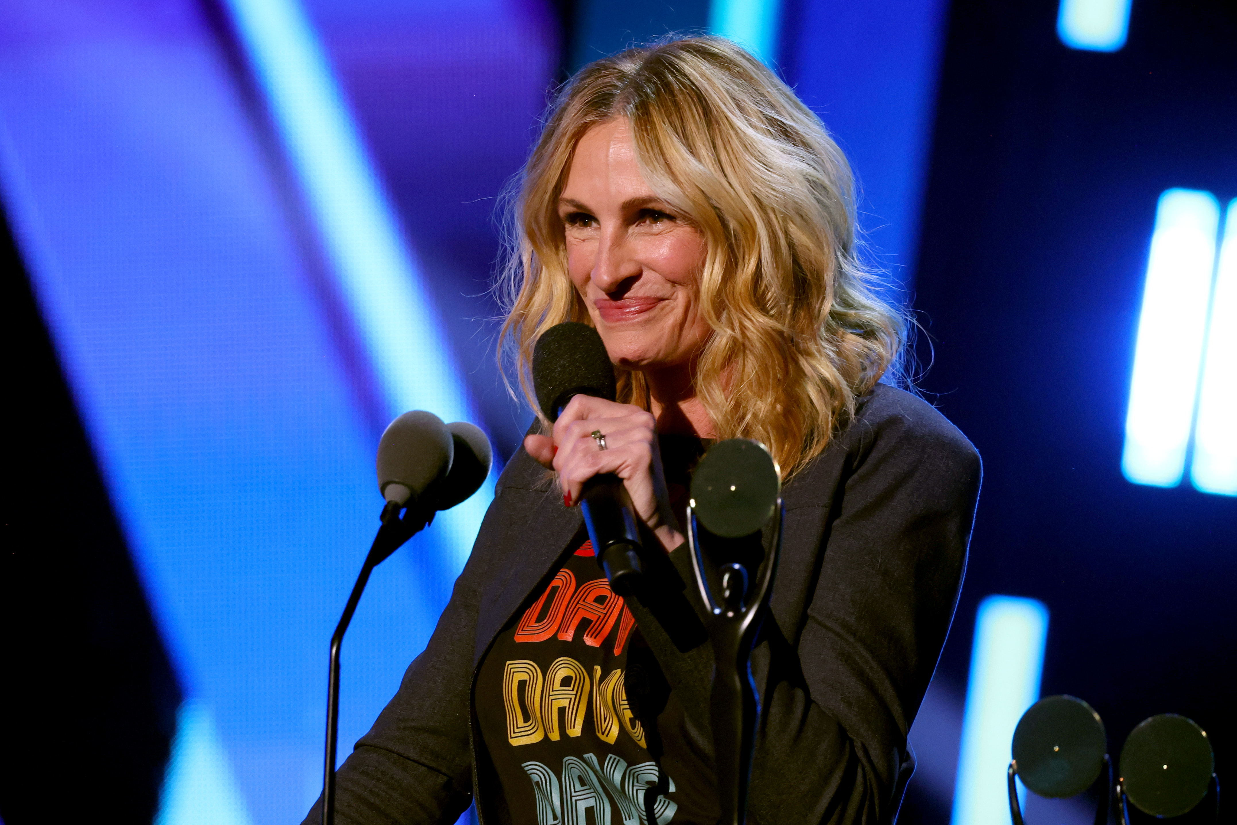 Julia Roberts assiste à la cérémonie d'intronisation du Dave Matthews Band au Rock &amp; Roll Hall of Fame 2024, le 19 octobre 2024 | Source : Getty Images