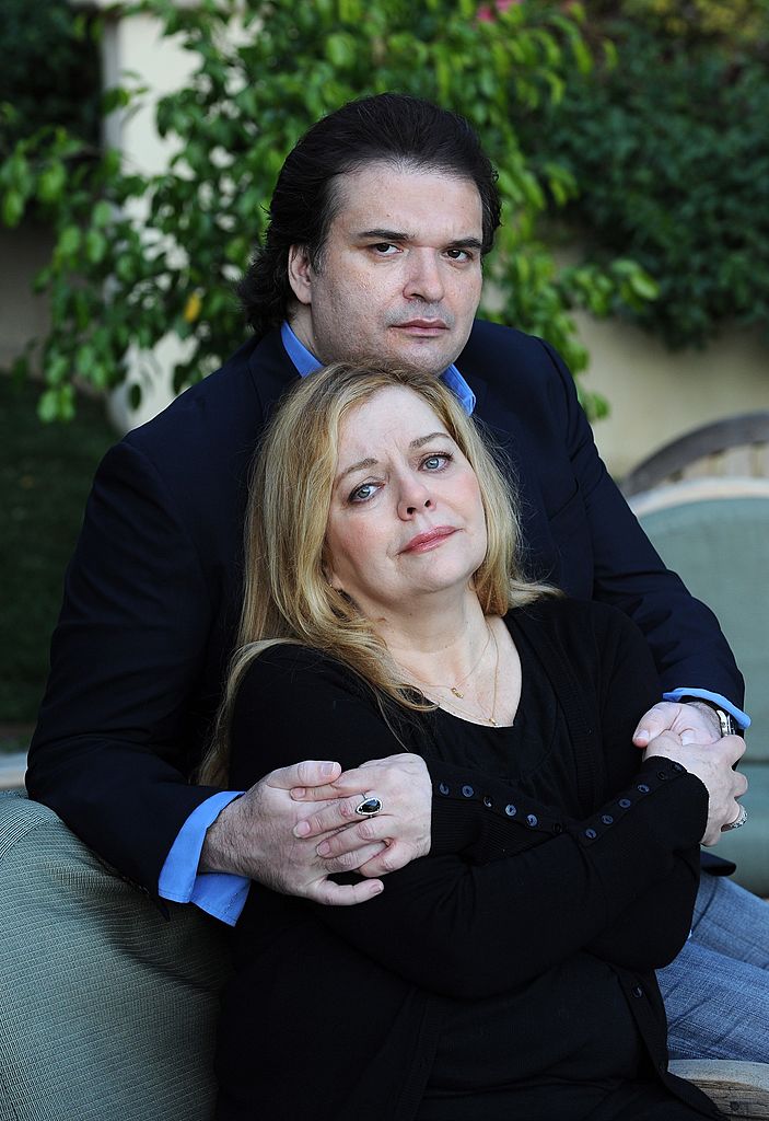 Simon Monjack et Sharon Murphy lors d'une séance photo le 13 janvier 2010 à Hollywood | Photo : Getty Images