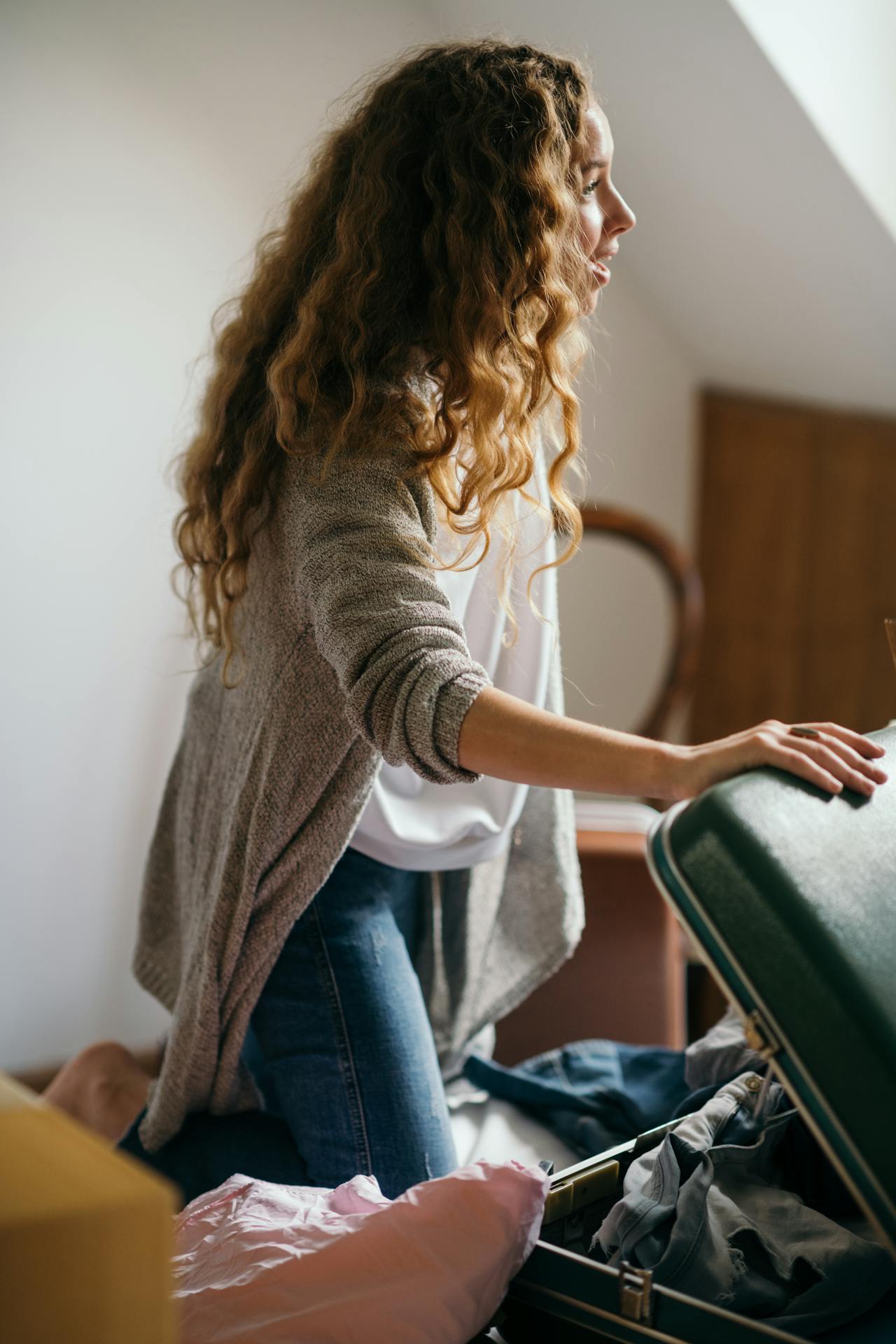 Une femme fait sa valise | Source : Pexels