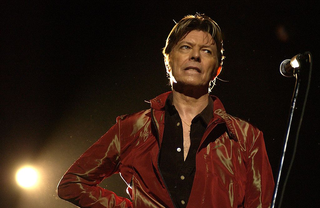 David Bowie se produit en 2010 | Source : Getty Images
