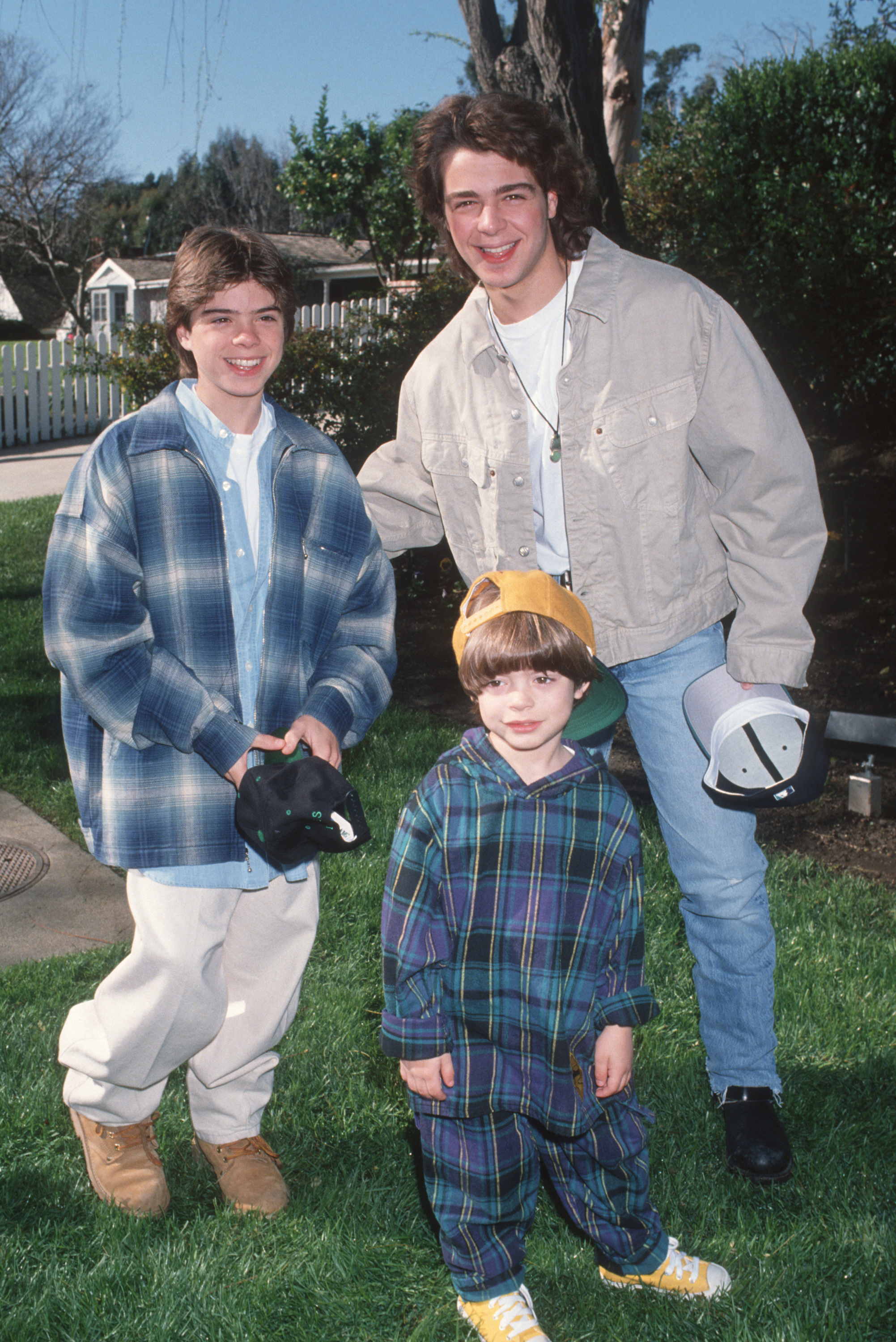 Matthew, Andrew et Joey Lawrence photographiés lors de la 11e journée annuelle des célébrités le 6 mars 1993 | Source : Getty Images