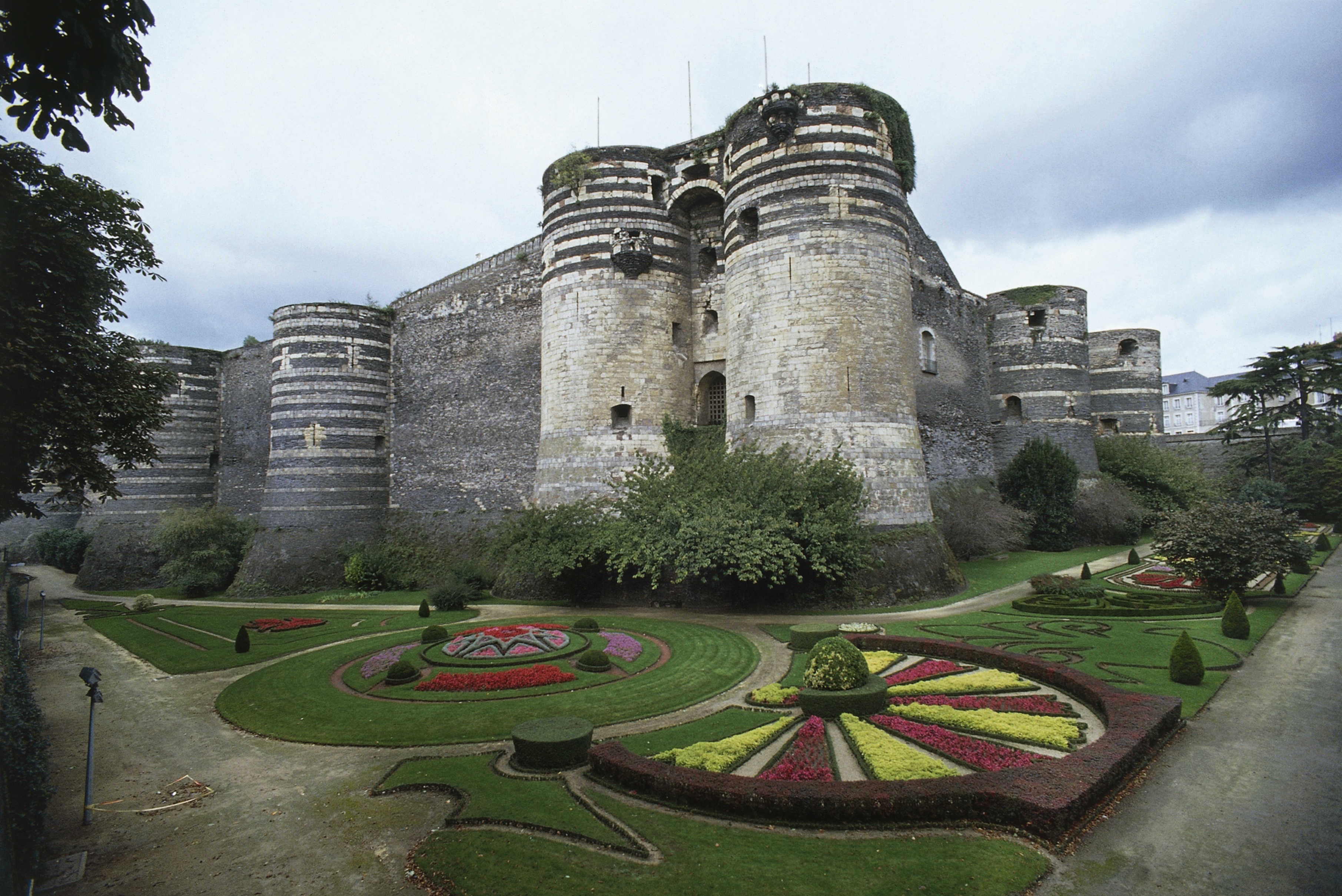 Tours et muraille du château d'Angers, Vallée de la Loire (Liste du patrimoine mondial de l'UNESCO, 2000), Pays de la Loire. France, XIIIe siècle I Source : Getty Images