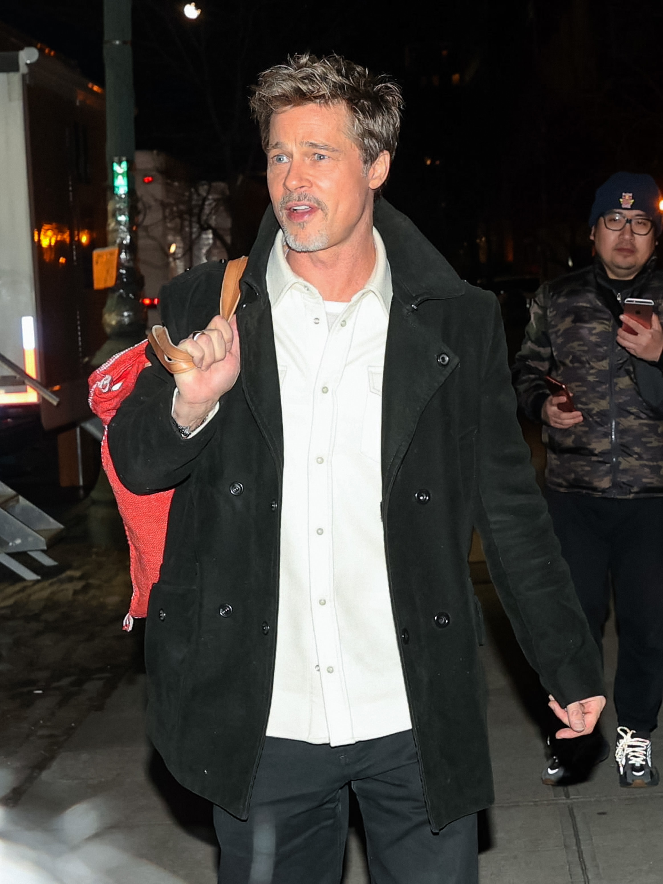 Brad Pitt aperçu lors du tournage de "Wolfs" à New York City le 8 février 2023. | Source : Getty Images