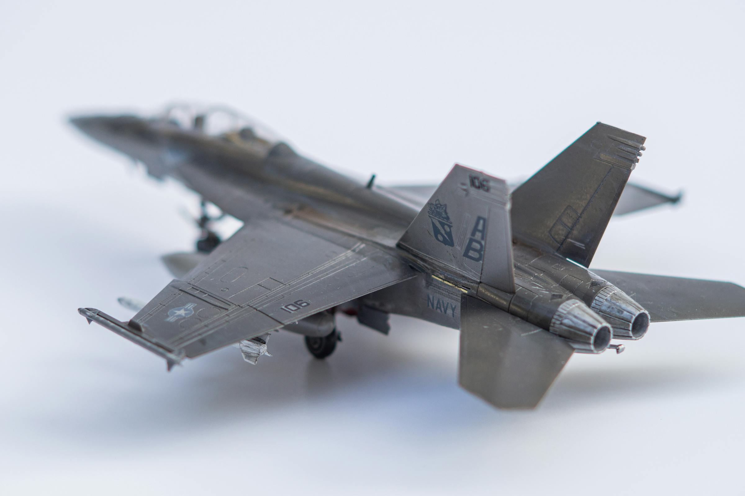 Un jouet en forme d'avion miniature | Source : Pexels