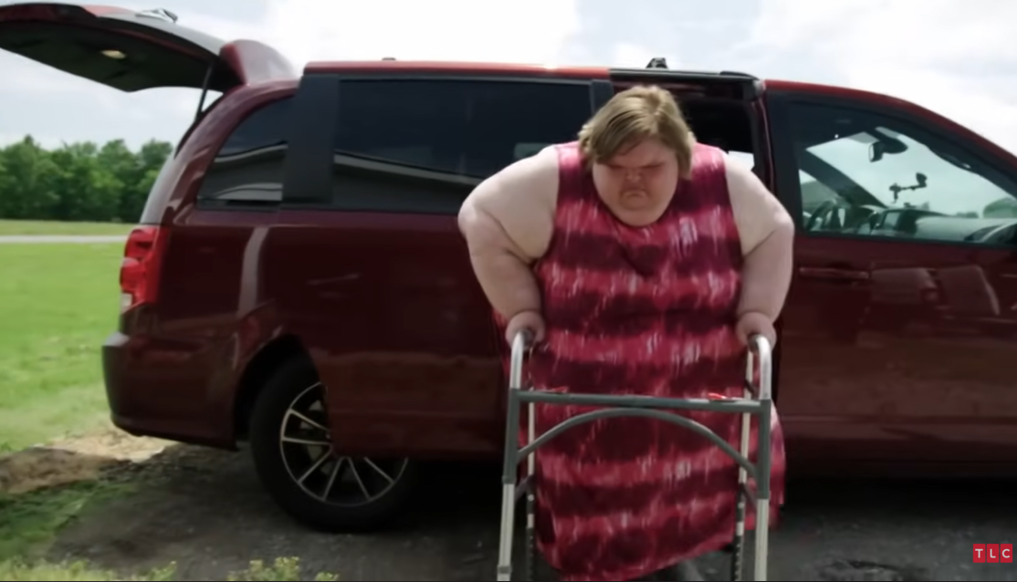 Tammy Slaton sort d'une voiture dans un épisode de l'émission de téléréalité de TLC "1000-Lb. Sisters", qui a été téléchargé sur YouTube en janvier 2023. | Source : YouTube/TLCAustralie