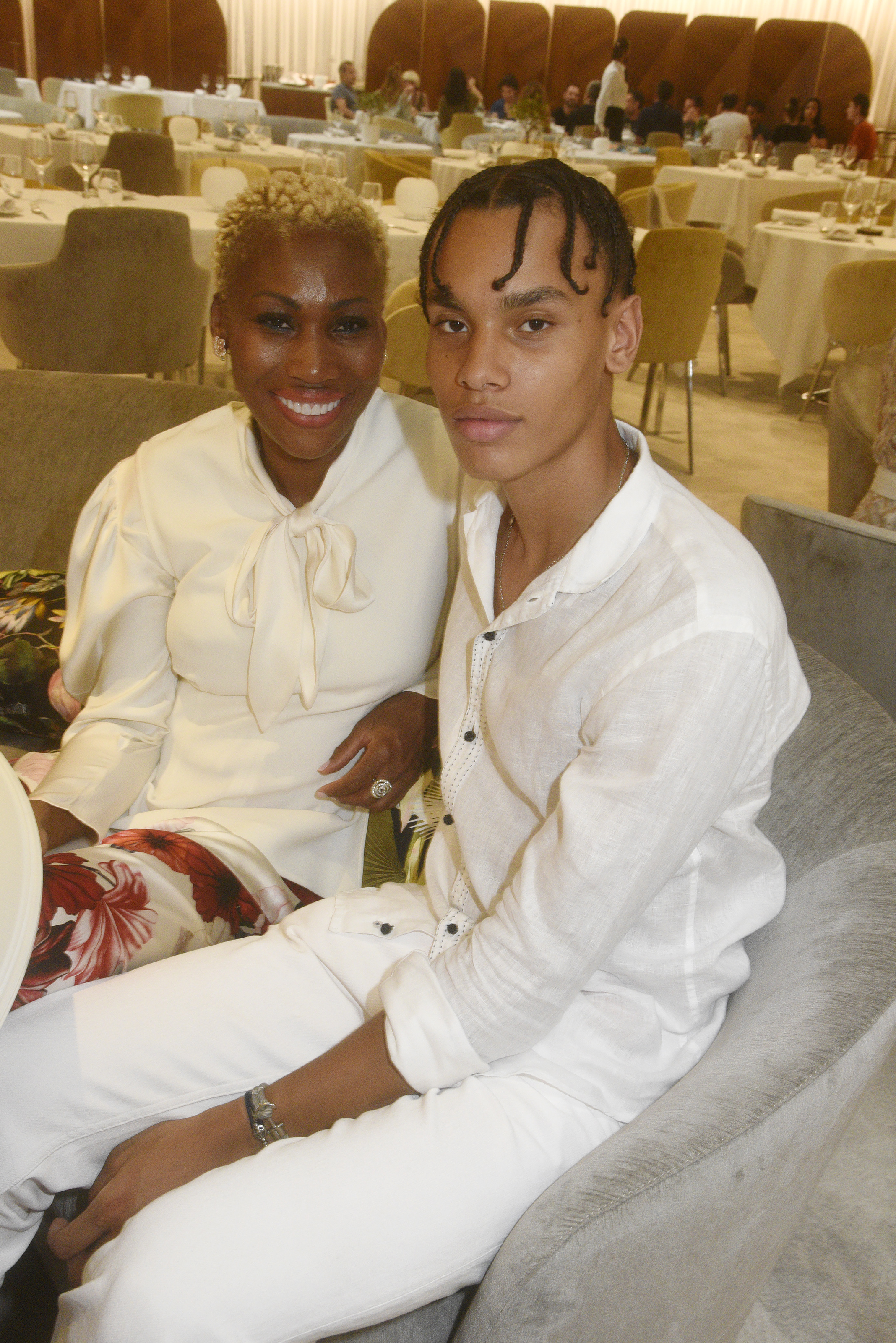 Nicole Coste et son fils (fils du prince Albert de Monaco) Alexandre Grimaldi Coste assistent au cocktail de dévoilement de la sculpture monumentale "Together" de Lorenzo Quinn à l'hôtel Mariott lors du 74e Festival de Cannes, le 6 juillet 2021 à Cannes, en France I Source : Getty Images