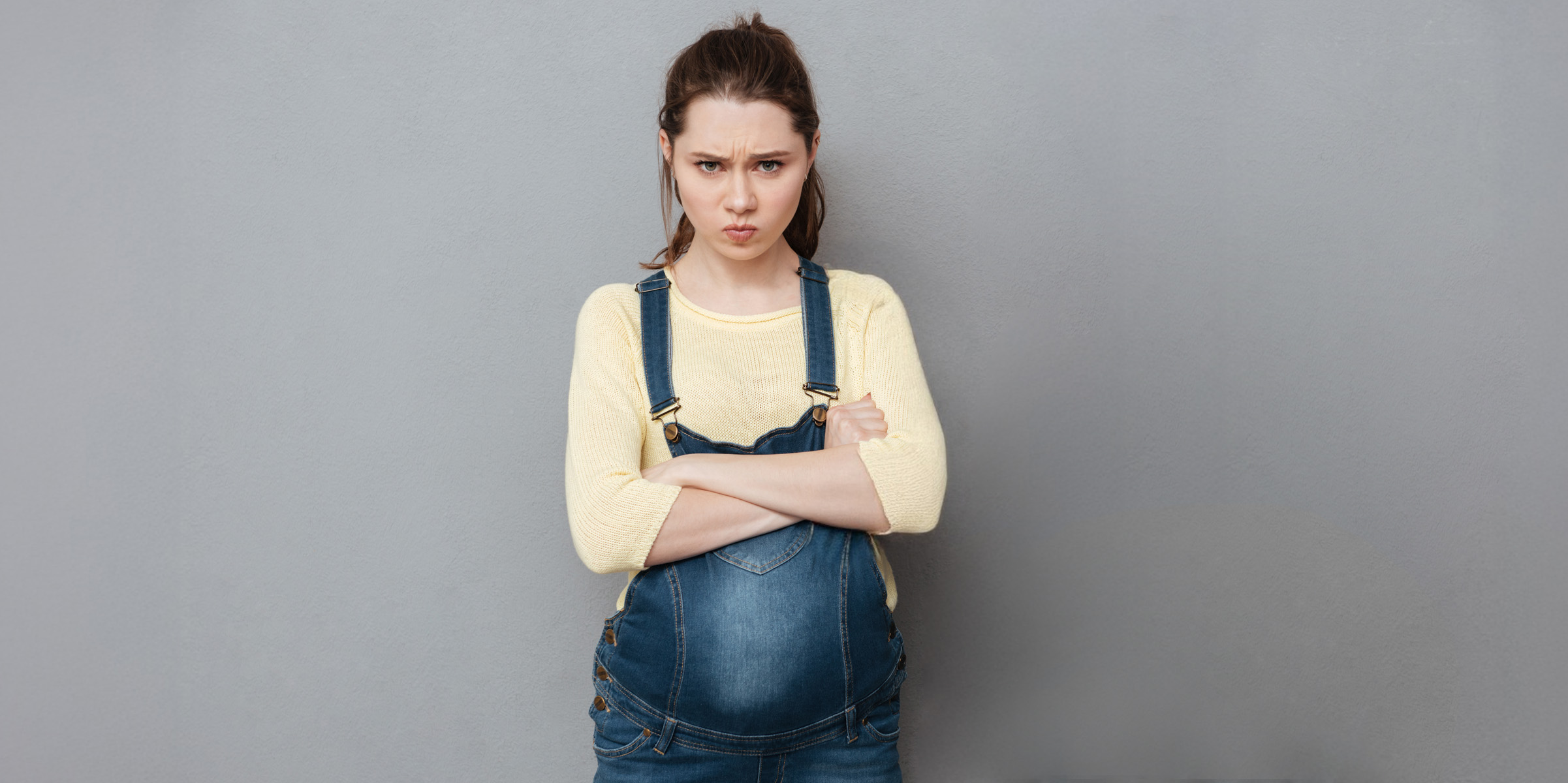 Une femme enceinte en colère | Source : Shutterstock