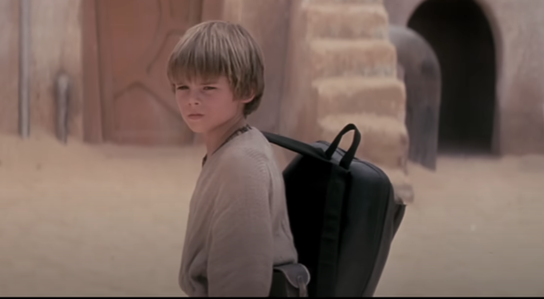 L'acteur a accédé à la célébrité après avoir joué dans la franchise de films à succès qui a bouleversé sa vie. | Source : YouTube/StarWars