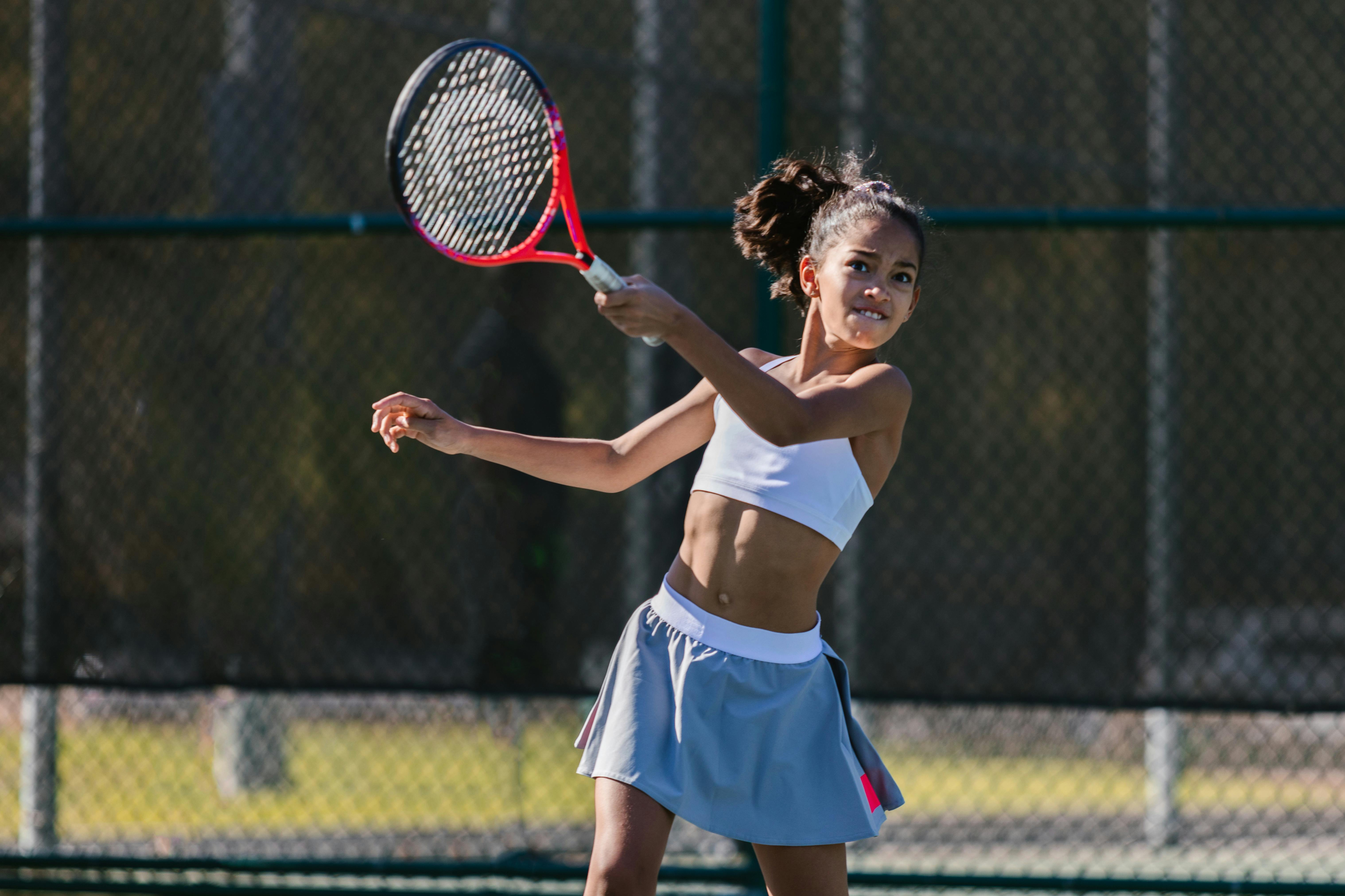 Une fille qui joue au tennis | Source : Pexels