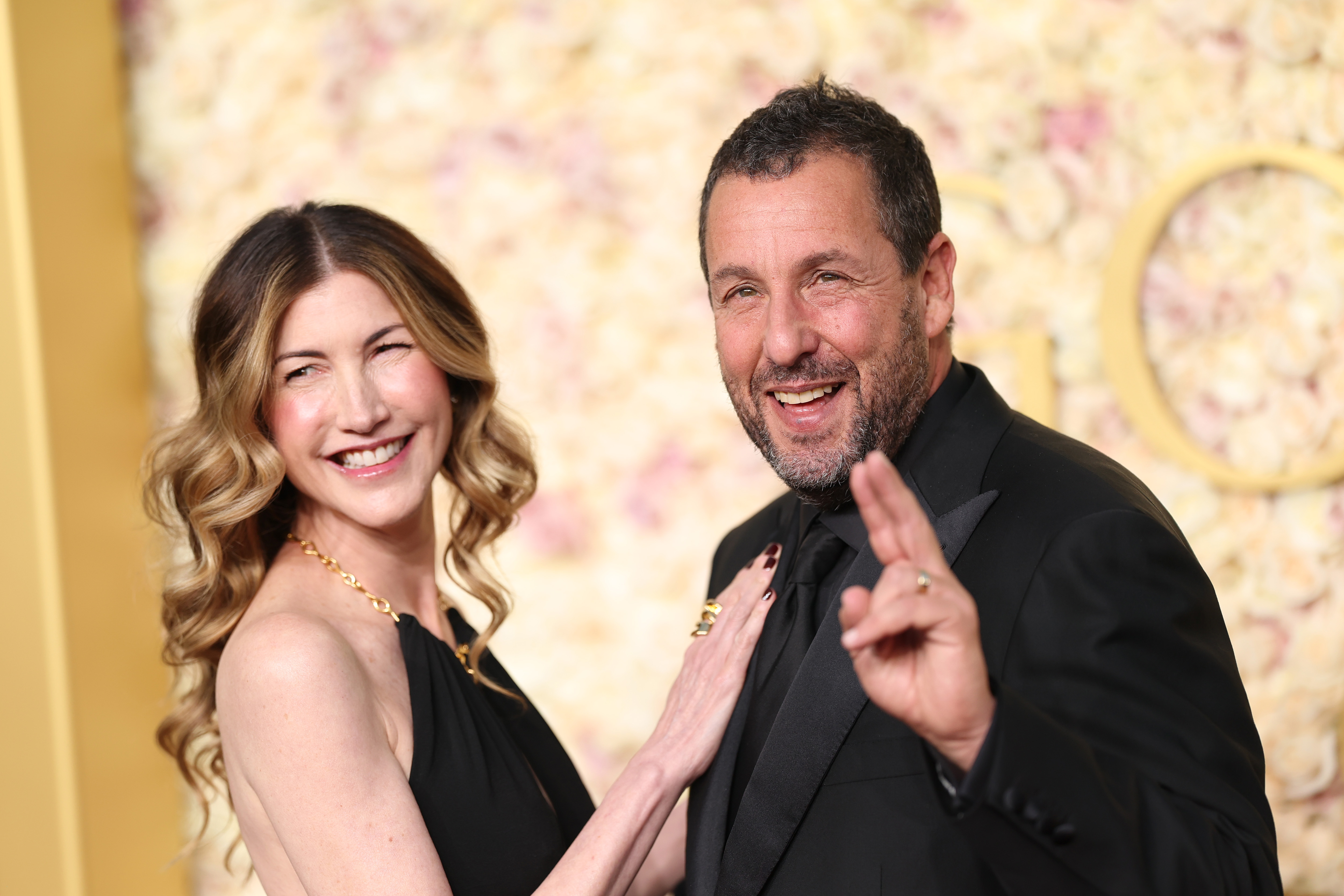 Jackie et Adam Sandler assistent à la 82e cérémonie annuelle des Golden Globes le 5 janvier 2025 | Source : Getty Images