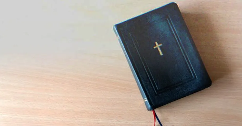 Grace lui a laissé une bible. | Source : Shutterstock