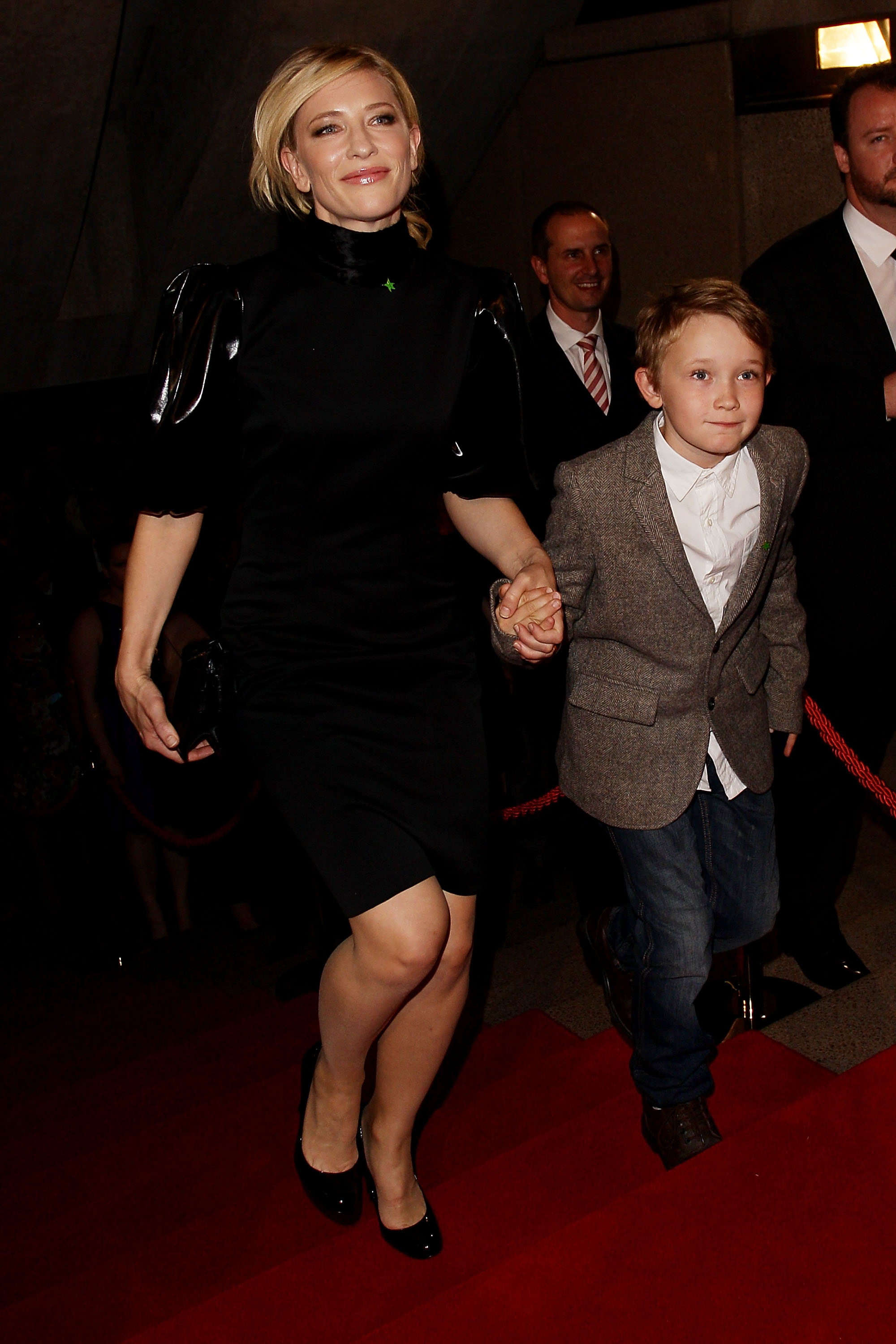 Cate Blanchett et son fils Roman Upton aux Helpmann Awards le 24 septembre 2012 à Sydney, en Australie. | Source : Getty Images