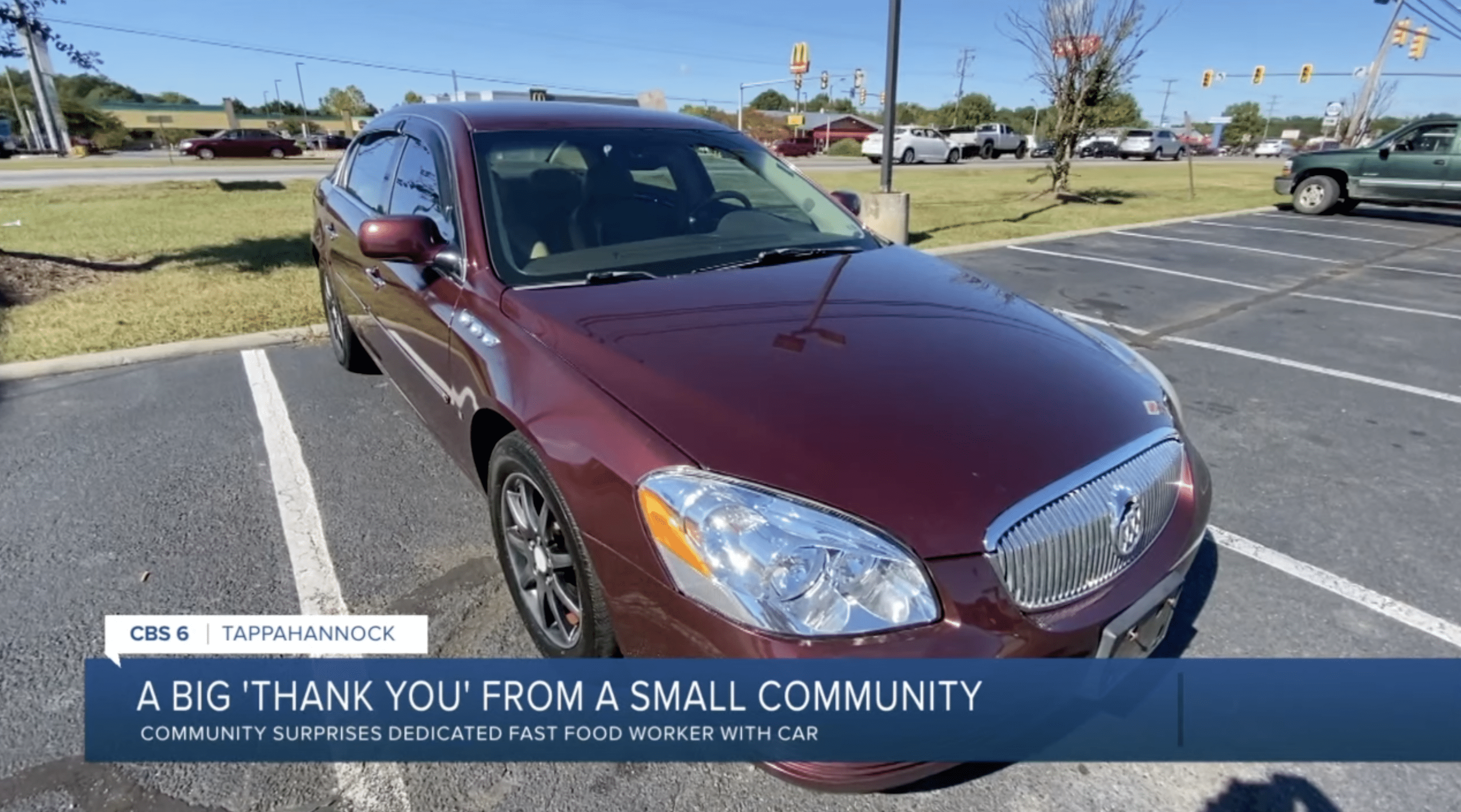 La communauté de Tappahannock a collecté des fonds pour acheter une voiture à Bateman. | Photo : YouTube.com/WTVR CBS 6