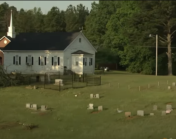 La ferme porcine où vivaient la jeune Oprah Winfrey et sa grand-mère Hattie Mae dans la campagne du Mississippi | Source : YouTube@Smithsonian Channel