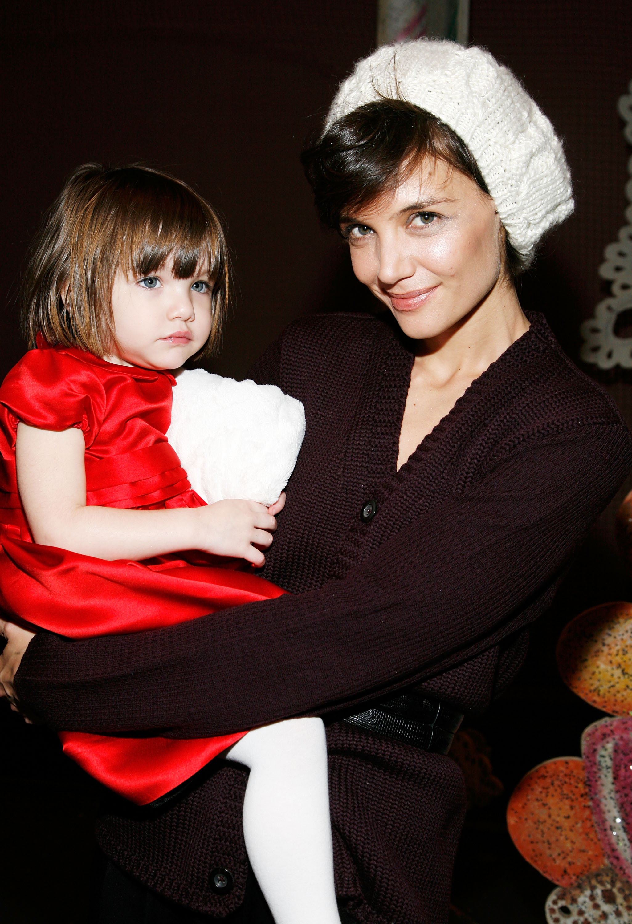 Katie Holmes et sa fille Suri assistent à « Casse-Noisette » au New York City Ballet à New York, le 14 décembre 2008 | Source : Getty Images
