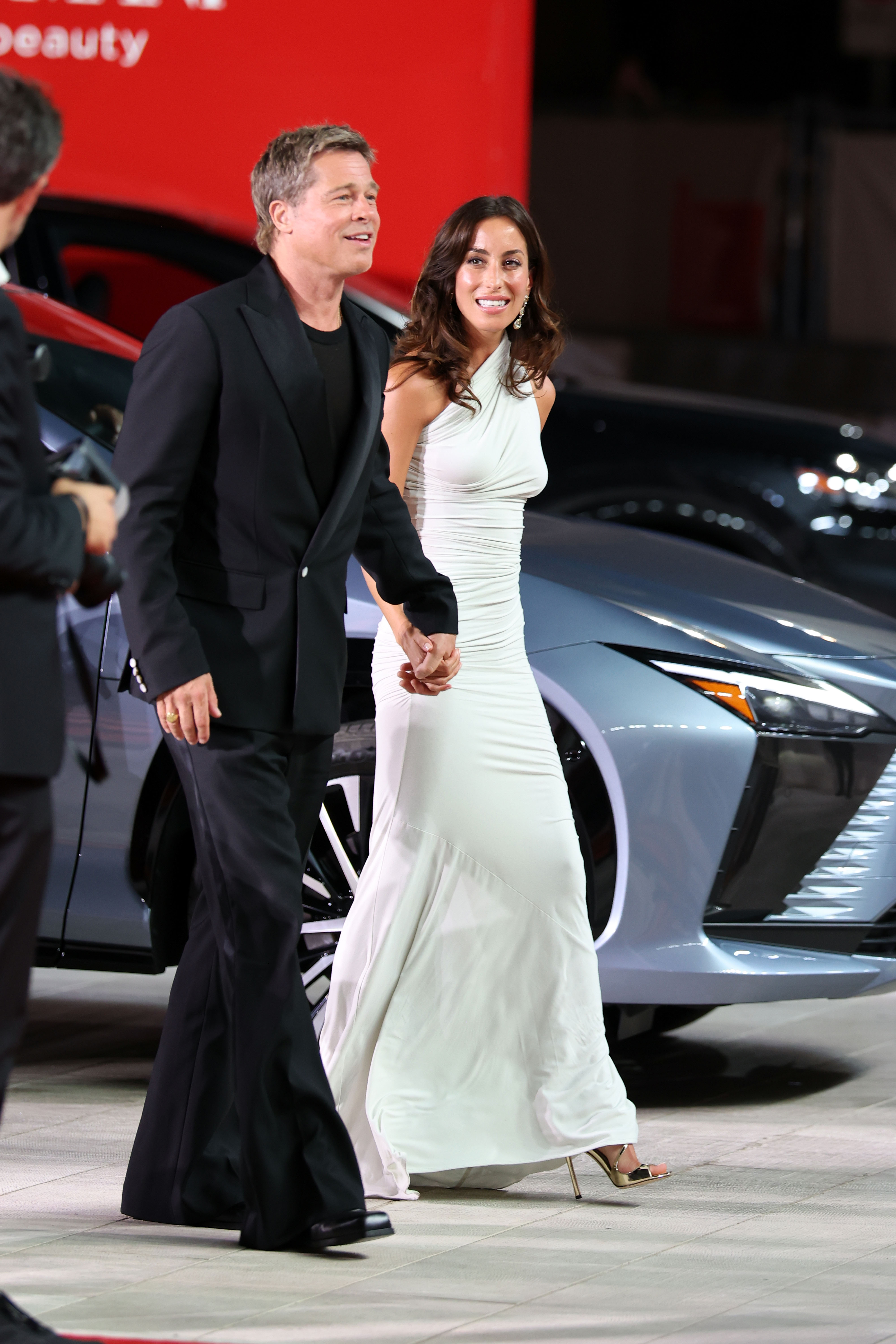 Brad Pitt et Ines de Ramon au festival. | Source : Getty Images