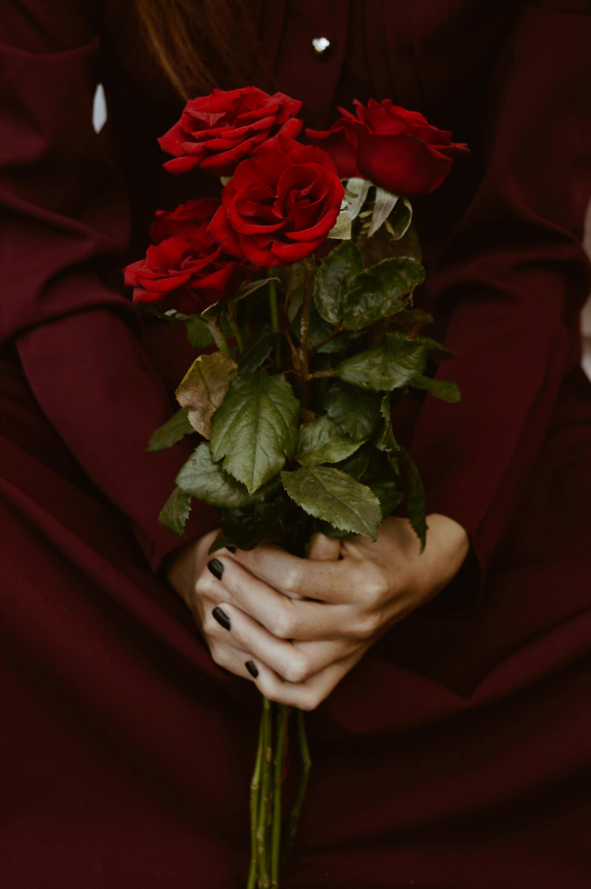 Une femme en robe rouge | Source : Pexels
