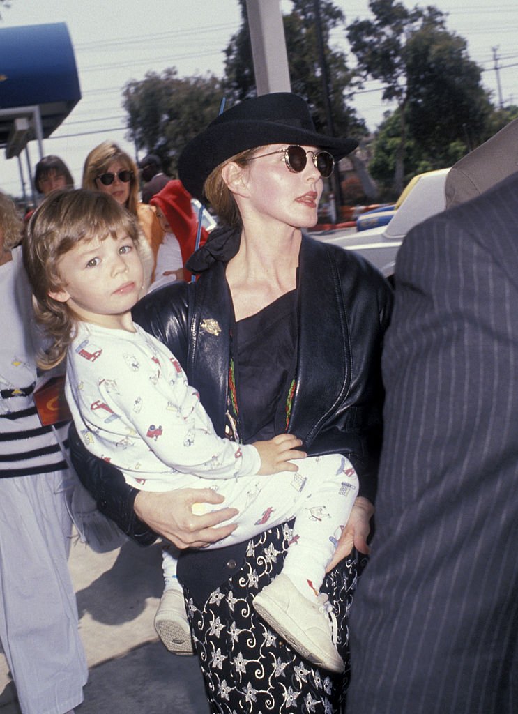 Priscilla Presley et son fils Navarone Anthony Garibaldi. | Photo : Getty Images