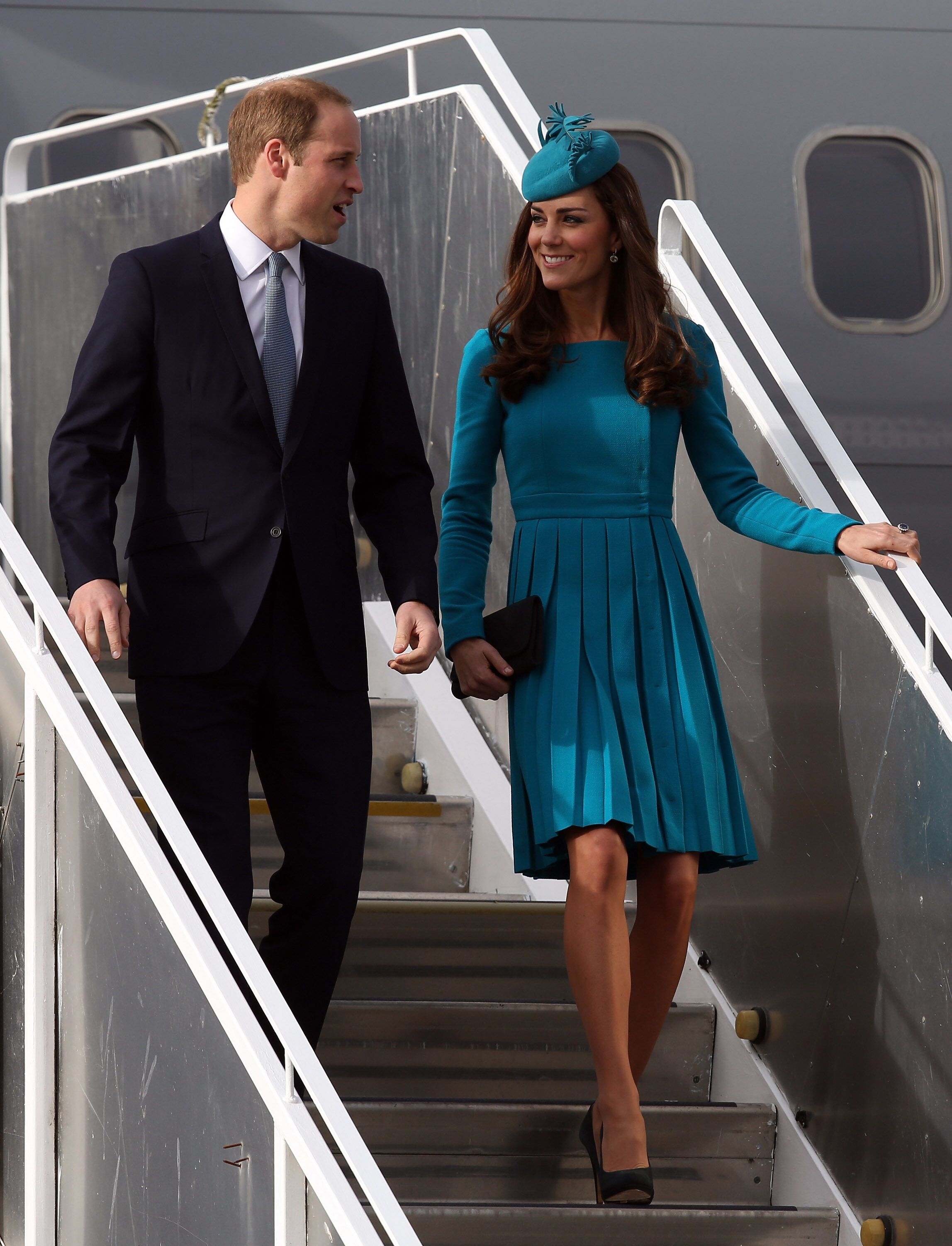 Le Prince William et Kate arrivent à l'aéroport international de Dunedin, en Nouvelle-Zélande. | Photo : Getty Images