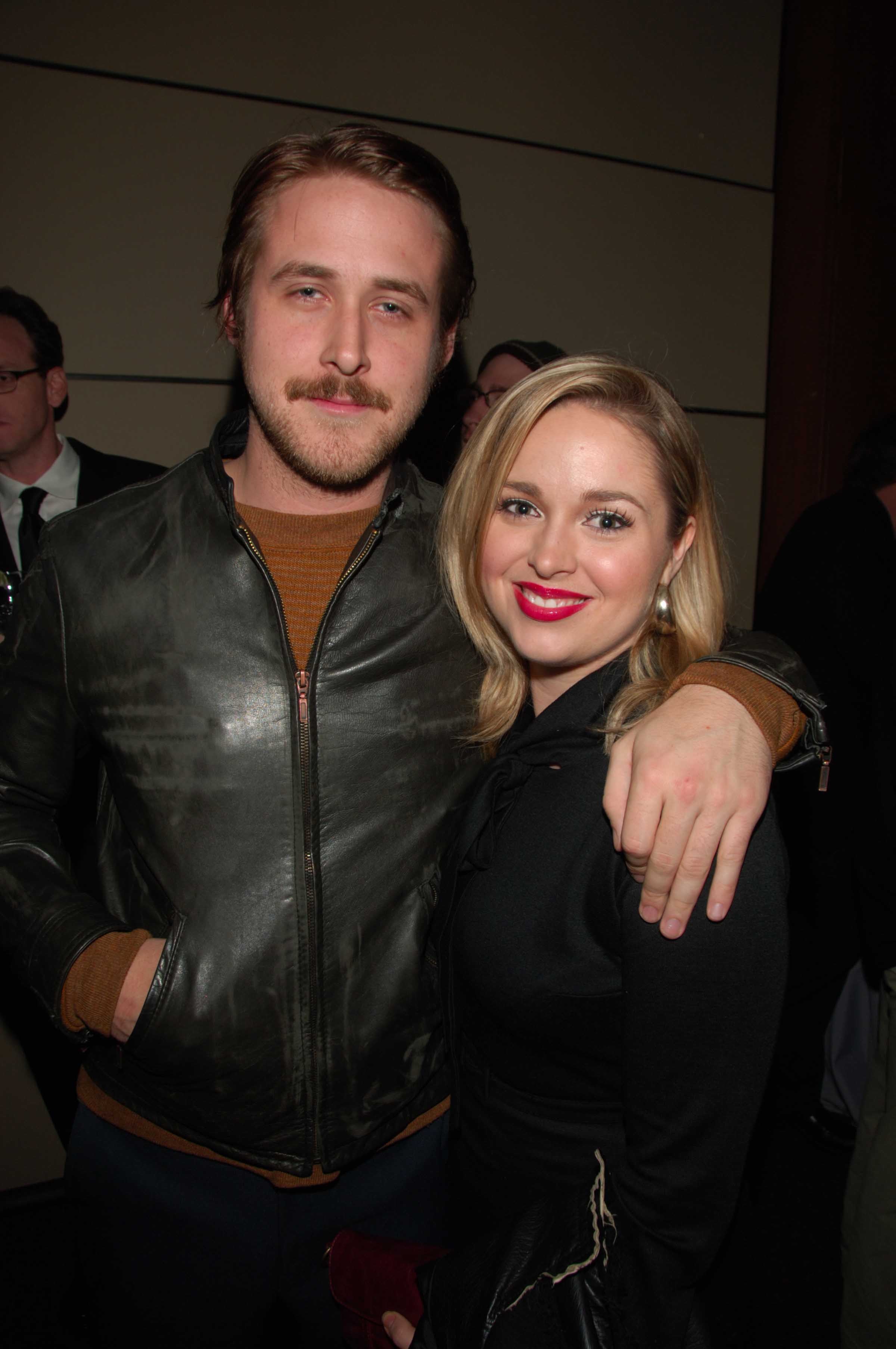 Ryan Gosling et Mandi Gosling (sœur) à New York City le 29 novembre 2006 | Source : Getty Images