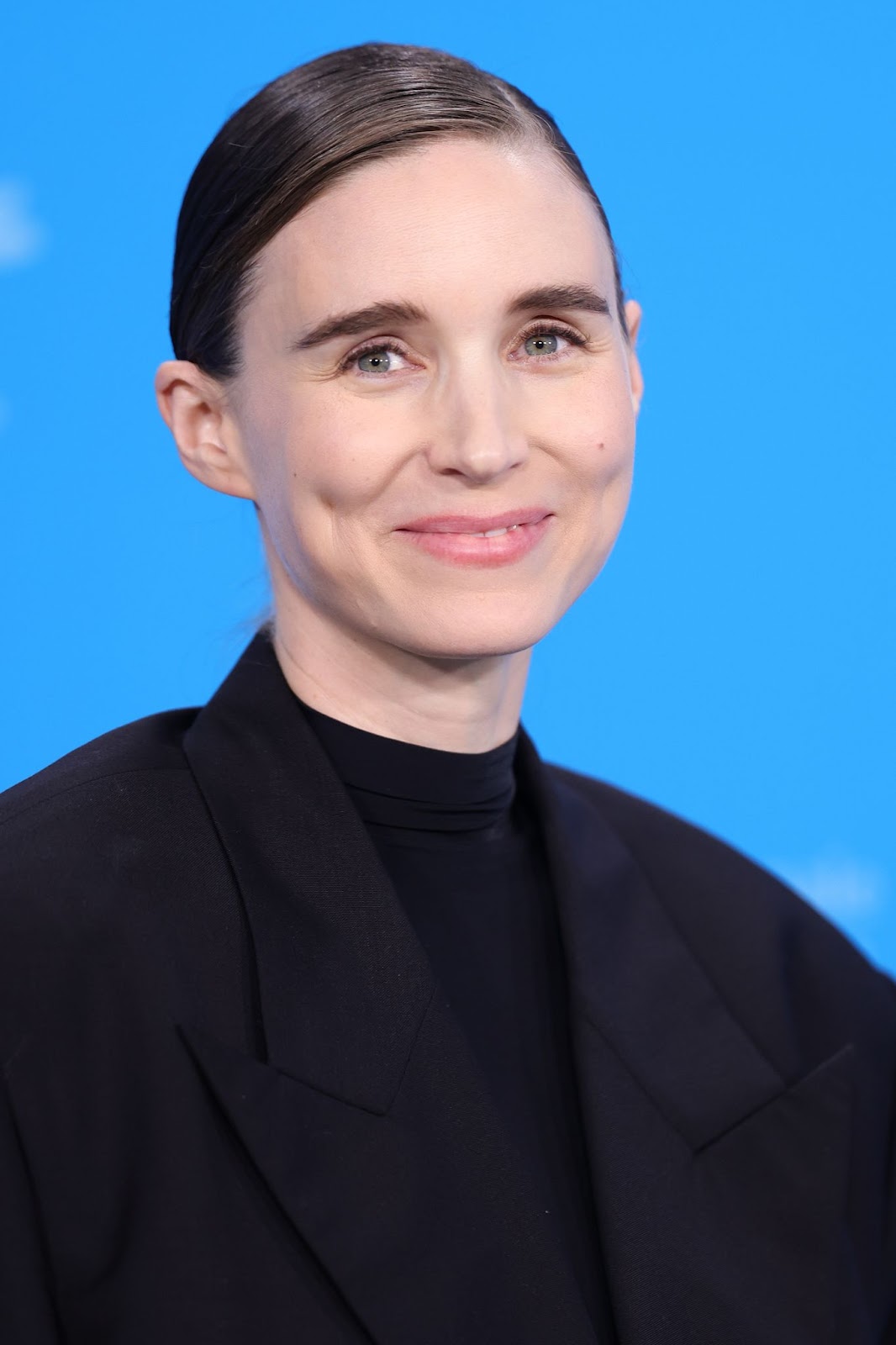 Rooney Mara a assisté à la 74e édition du festival international du film Berlinale 2024 à Berlin, en Allemagne, où elle a fièrement affiché son baby bump, apportant élégance et anticipation à l'événement international. | Source : Getty Images