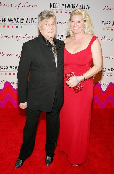 Tony et son épouse Jill arrivent au 10e gala annuel de la Keep Memory Alive Foundation au profit du Lou Ruvo Alzheimer's Institute au MGM Grand Conference Center le 11 février 2006 (Las Vegas, Nevada).|Source : Getty Images.