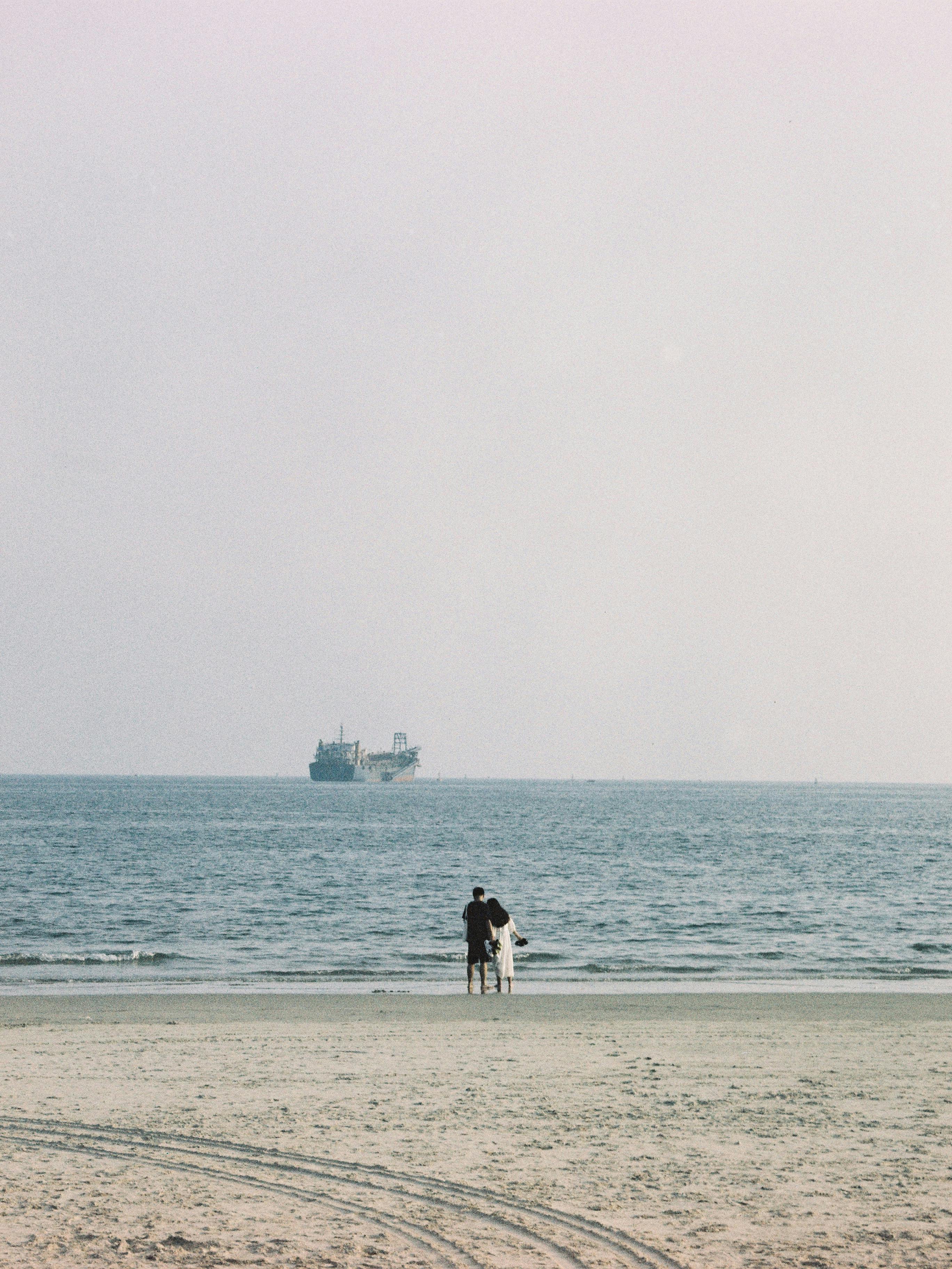 Deux personnes sur la plage | Source : Pexels