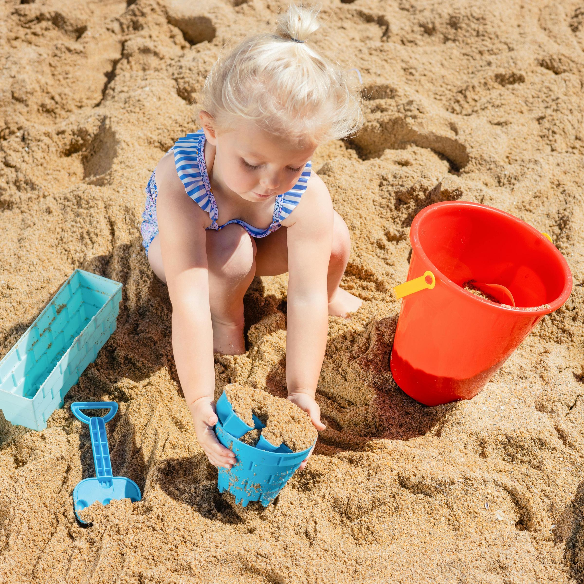 Un enfant jouant sur une plage | Source : Pexels