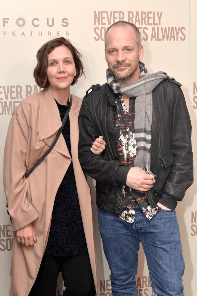 NEW YORK - 09 MARS : Maggie Gyllenhaal et Peter Sarsgaard assistent à une projection de "Never Rarely Sometimes Always" au Metrograph le 09 mars 2020 à New York. | Photo : Getty Images