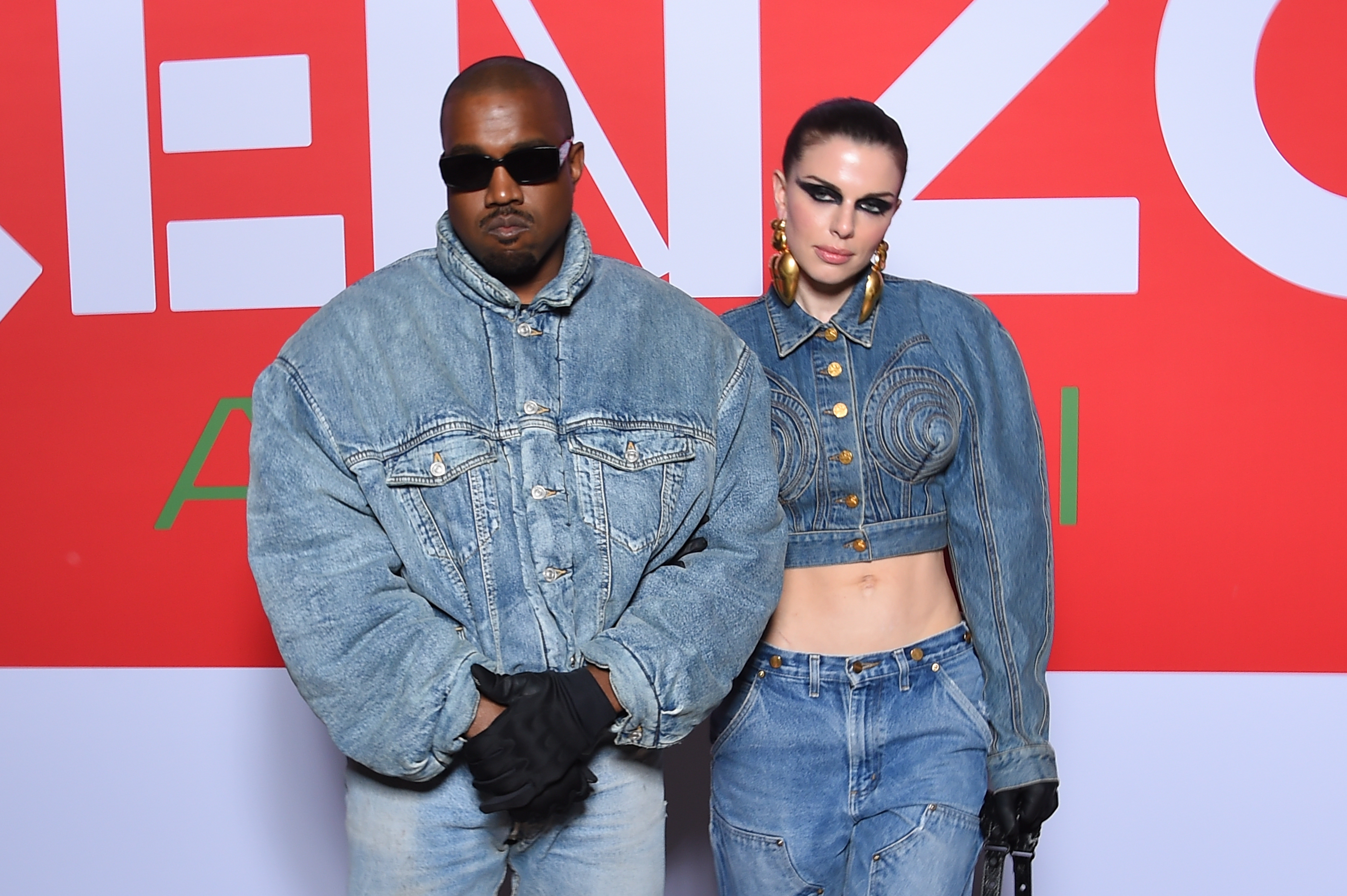 Kanye West et Julia Fox assistent au défilé Kenzo automne/hiver dans le cadre de la semaine de la mode à Paris, le 23 janvier 2022. | Source : Getty Images