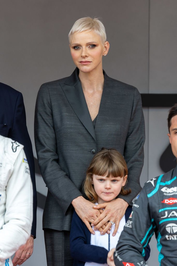 La Princesse Charlene et la Princesse Gabriella assistent au Championnat ABB FIA de Formule E - 2022 Monaco E-Prix Round 6 le 30 avril 2022 à Monaco, Monaco. | Photo : Getty Images
