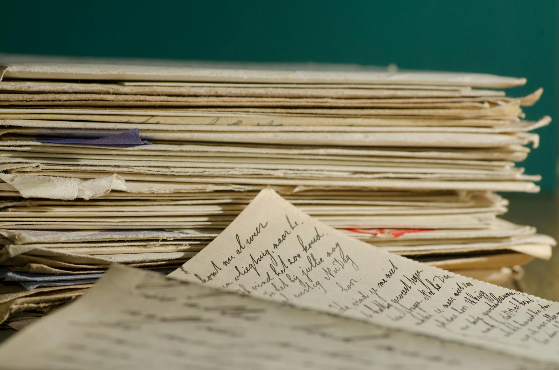 Une lettre sur une table | Source : Pexels
