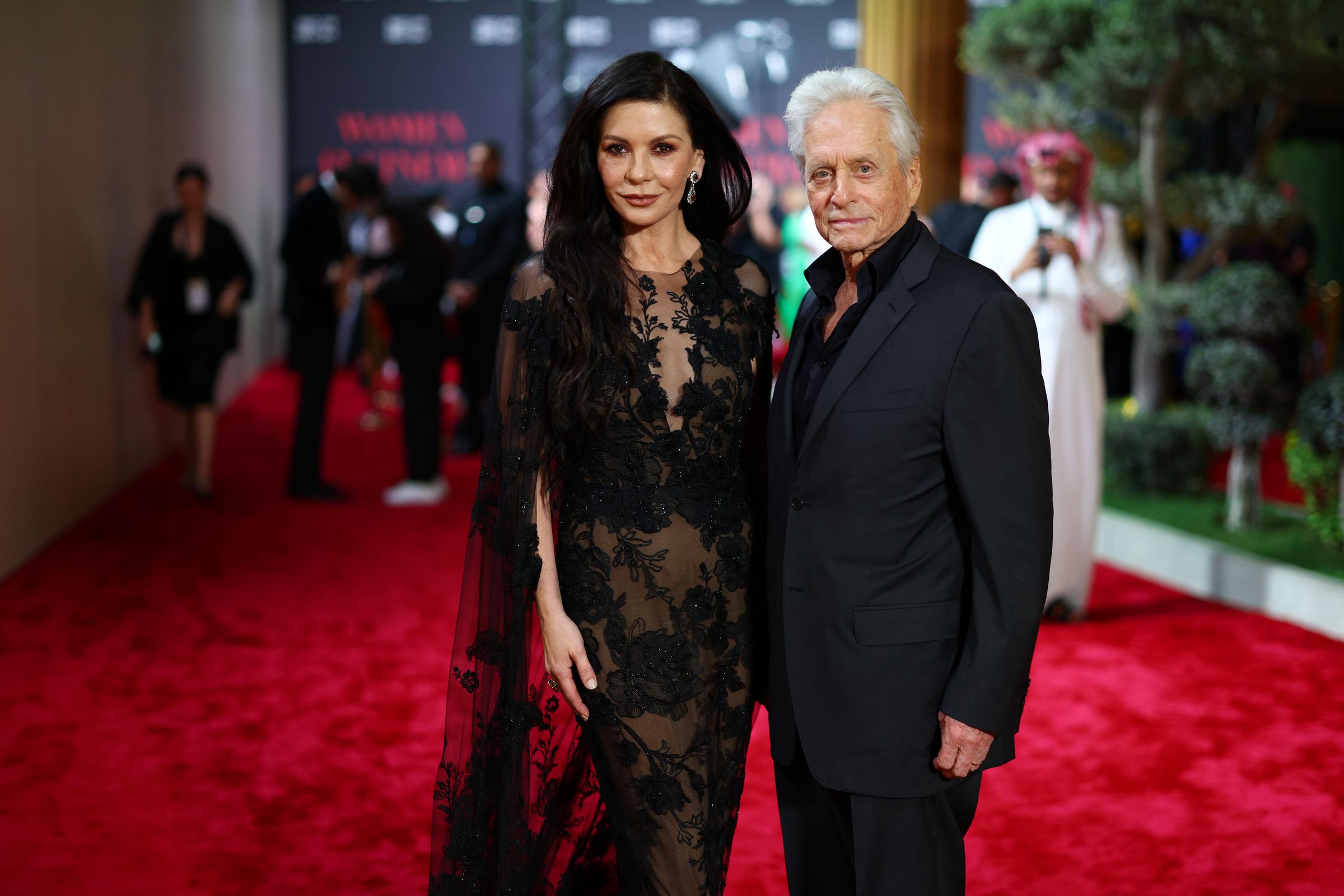 Catherine Zeta-Jones et Michael Douglas assistent à Women In Cinema lors du festival international du film de la mer Rouge au Jeddah Yacht Club le 6 décembre 2024 à Jeddah, en Arabie saoudite. | Source : Getty Images