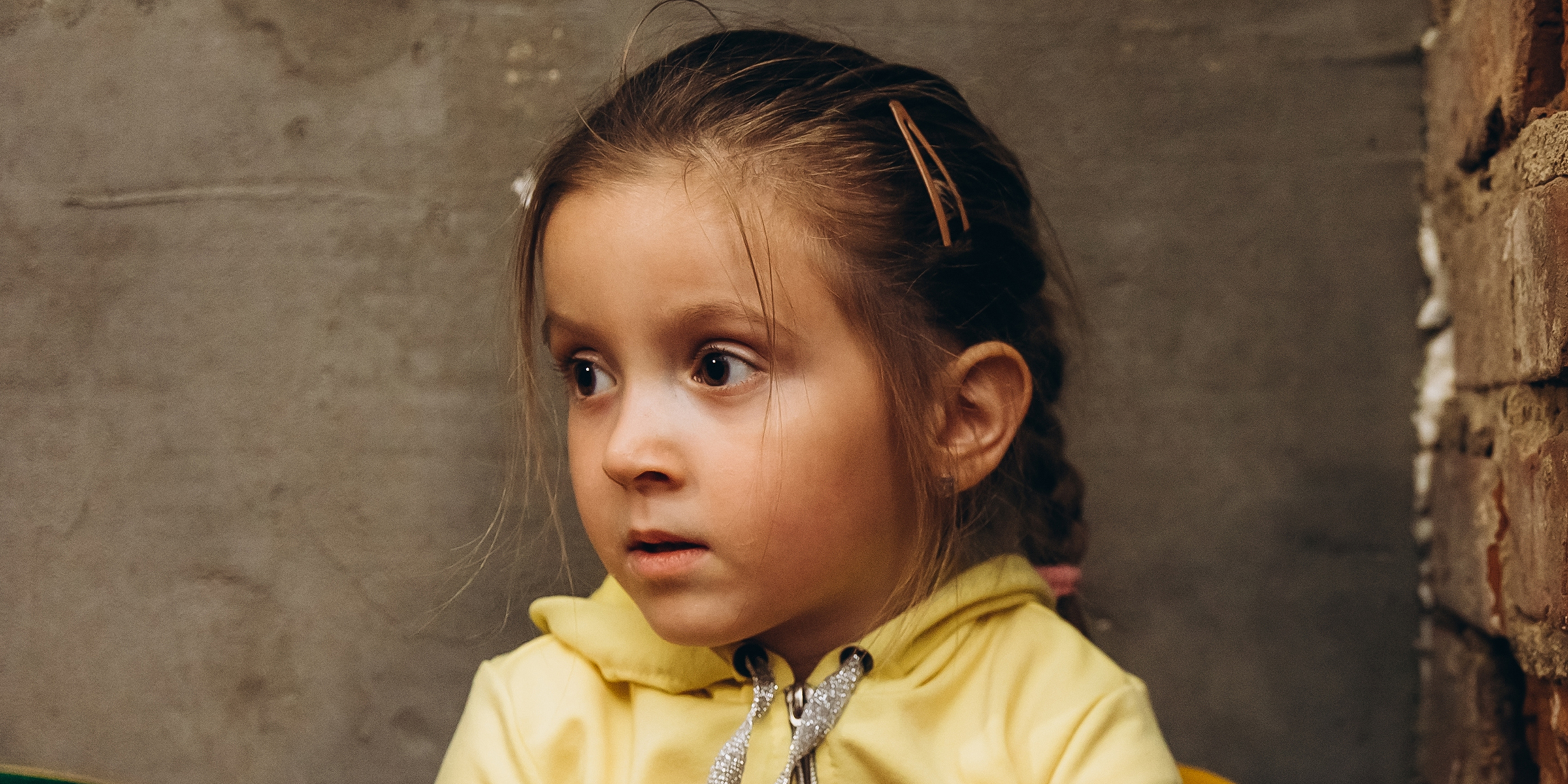 Petite fille au sous-sol | Source : Shutterstock