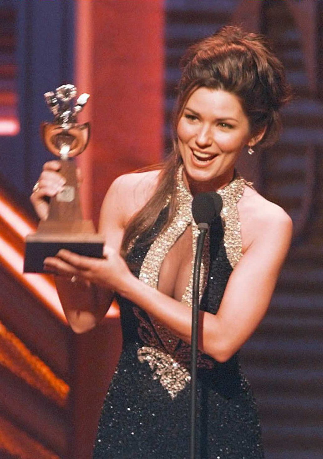 Shania Twain aux 31 Annual Country Music Awards le 19 avril 1996 | Source : Getty Images